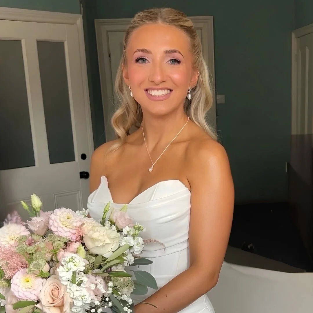 There&rsquo;s nothing like a bride who loves glam 💫 

Congrats to our gorgeous @lauratudd ~ the sweetest inside &amp; out. And pink sparkly glam to give me life 🩷

Hair @flamingoamyhair 
Dress @purebrides 
Venue @worsteadweddings 
Skin @faceandbrow