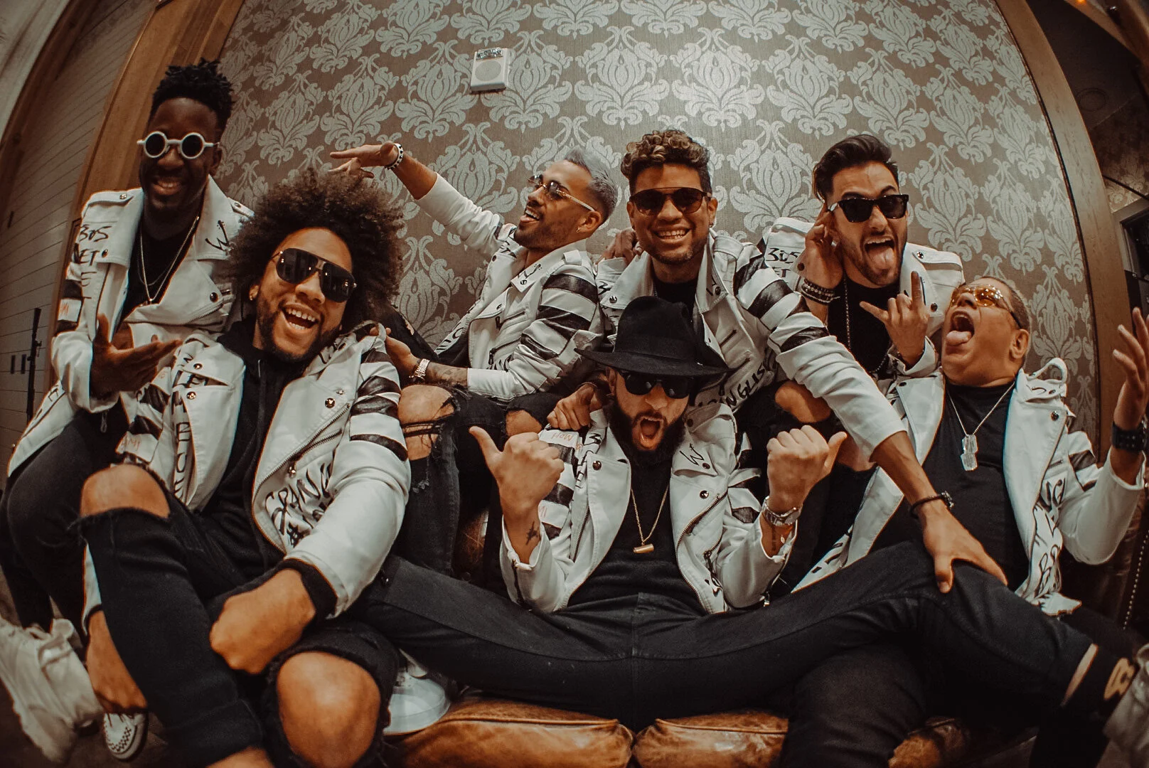 Los Wizzards: "No One"