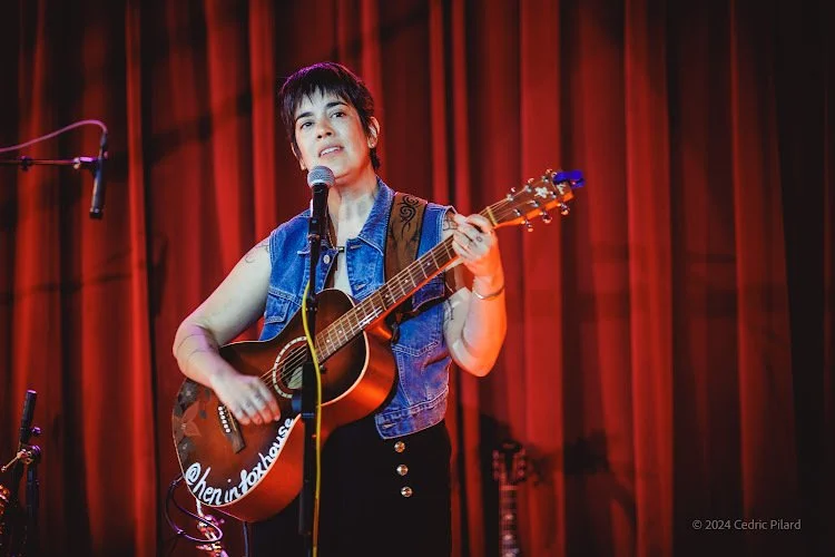 Hen in the Foxhouse: Look Up