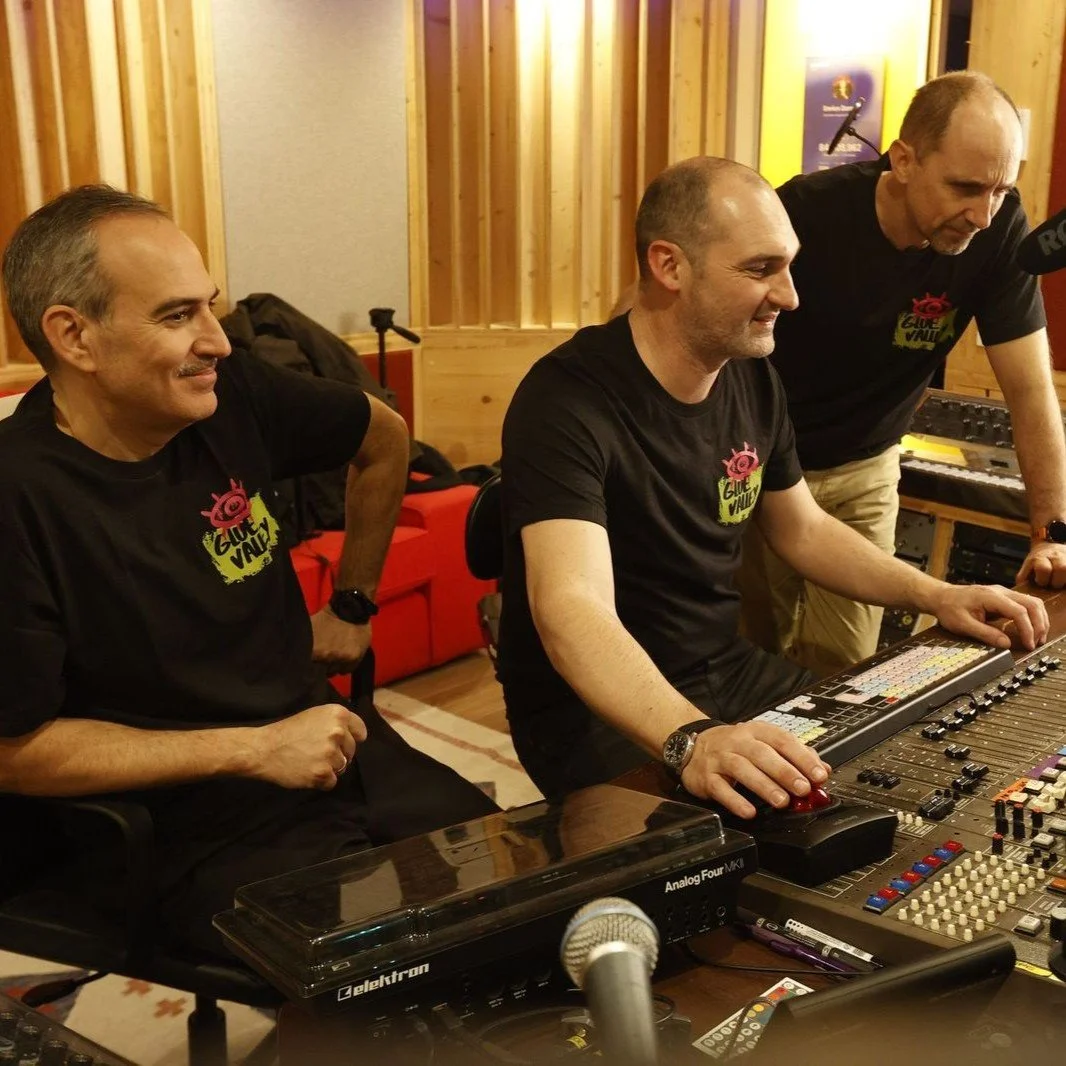 Hidden Hands: Sunset Love