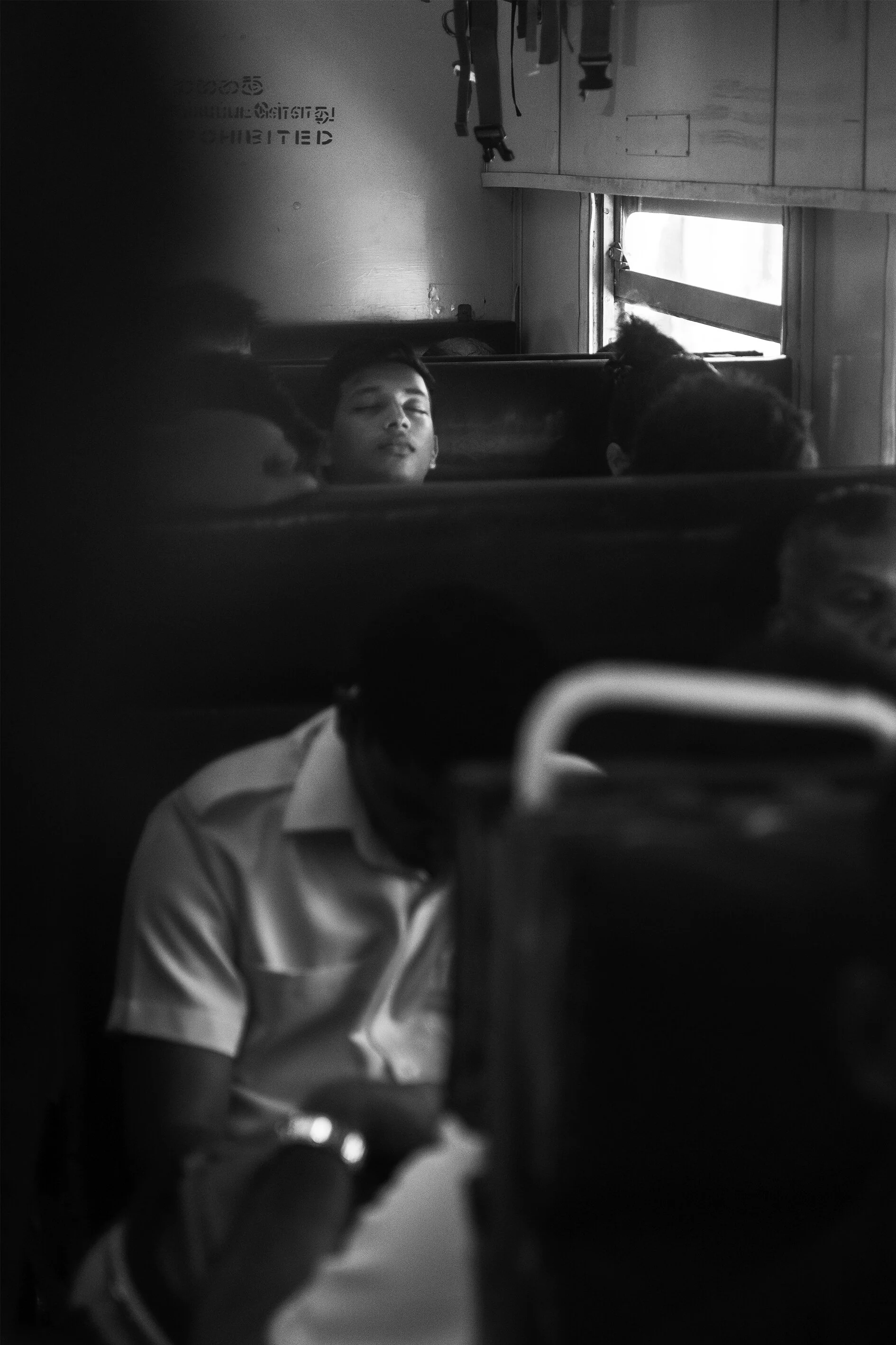 Galle_Trein_SlapendeJongen_2_zw.jpg