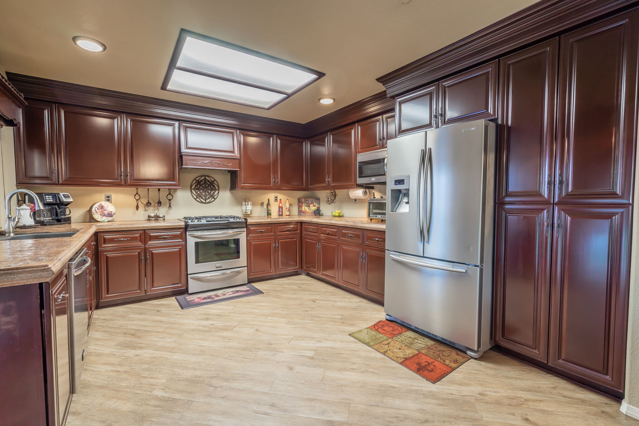 113+Agua+Santa+Dr+Palmdale-10-web-Kitchen.jpg