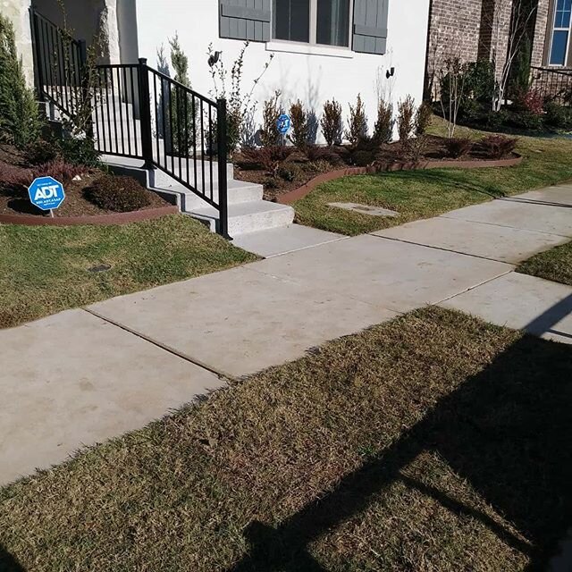 Benda board installation, no yard to big no yard to small! #Lawncareservices #wecandoitall #diamondscenery #bendaboard give us a call for your next lawn care project!