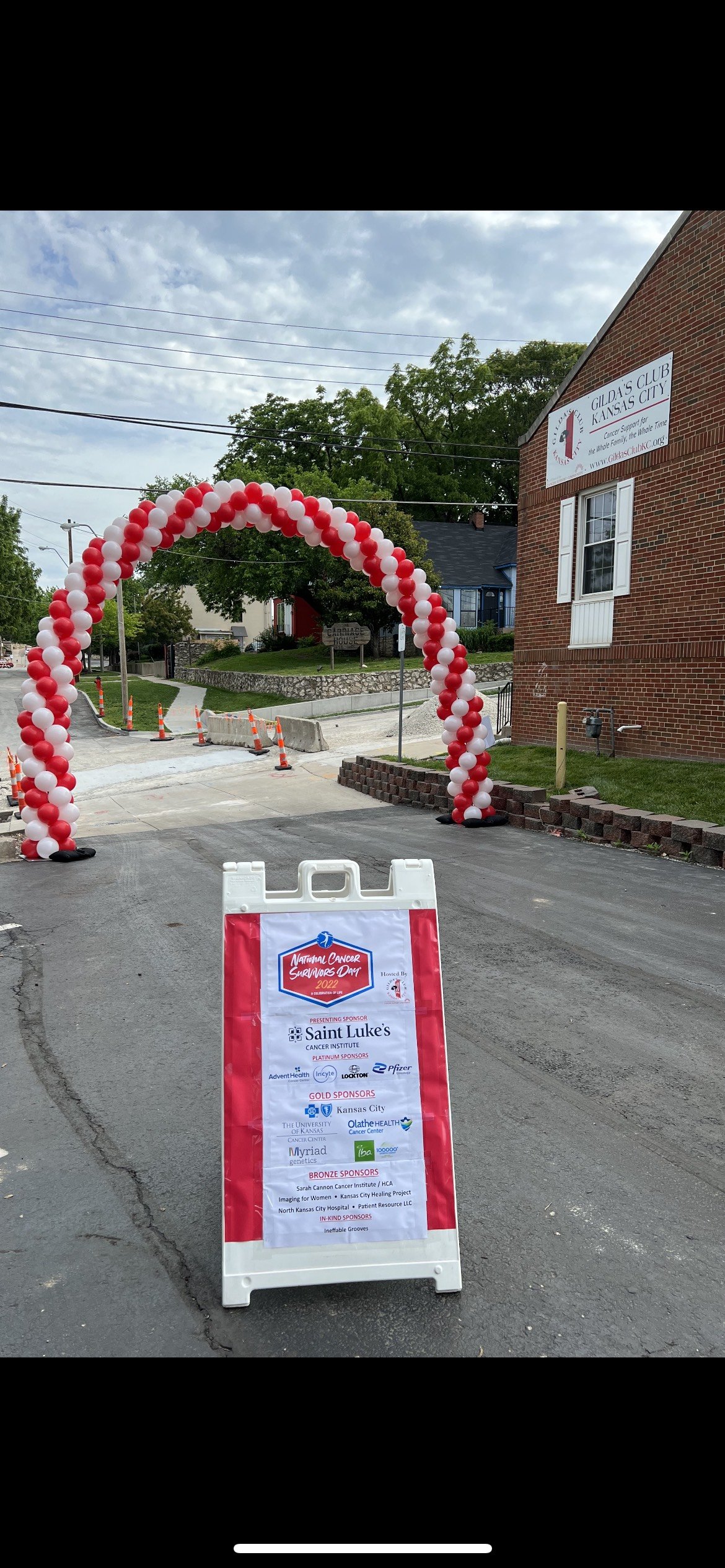 balloon arch with sponsor sign.jpg