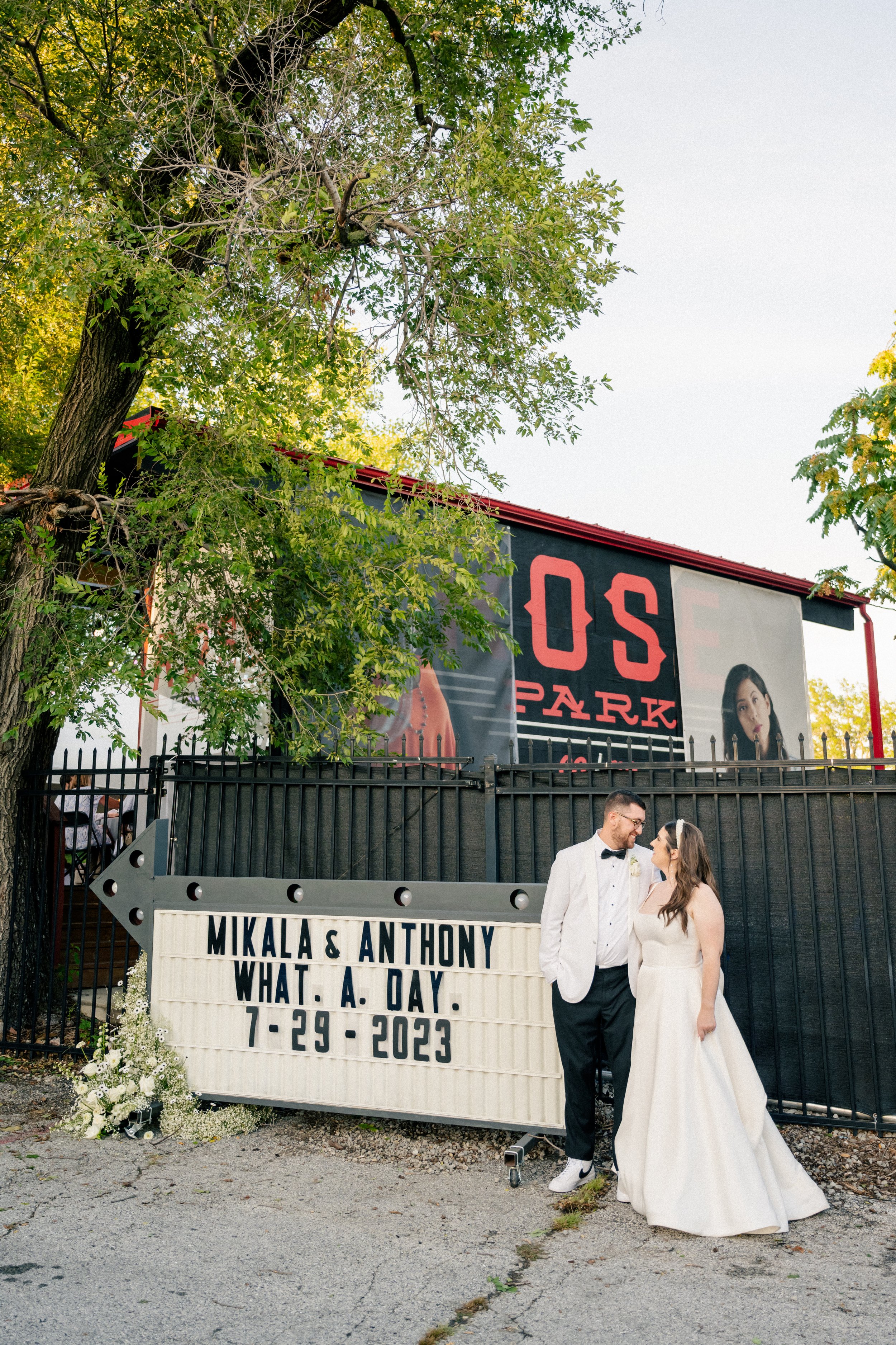 modern+minimalist+wedding+golden+hour+plan+it+terra+wedding+planner+tent+(2).jpg