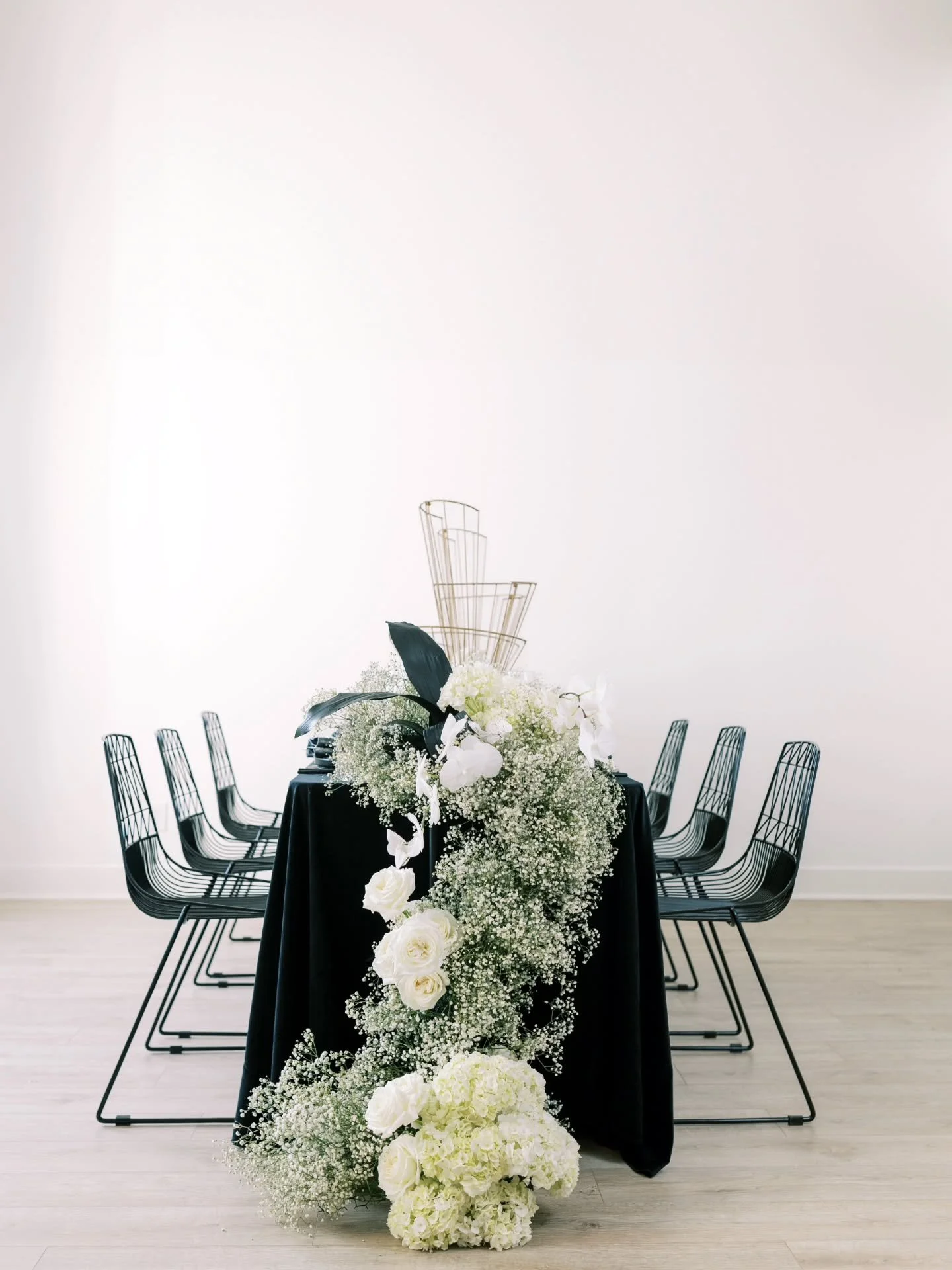 Black and white weddings will never go out of style.

Florist&nbsp;@barerootsllc
Paper Goods&nbsp;@peachwaypaper
Planning &amp; Design&nbsp;@planitterra
Photography&nbsp;@kileyannphotography
Rental&nbsp;@a1partyeventrentalcomo

#planitterra&nbsp;#pla