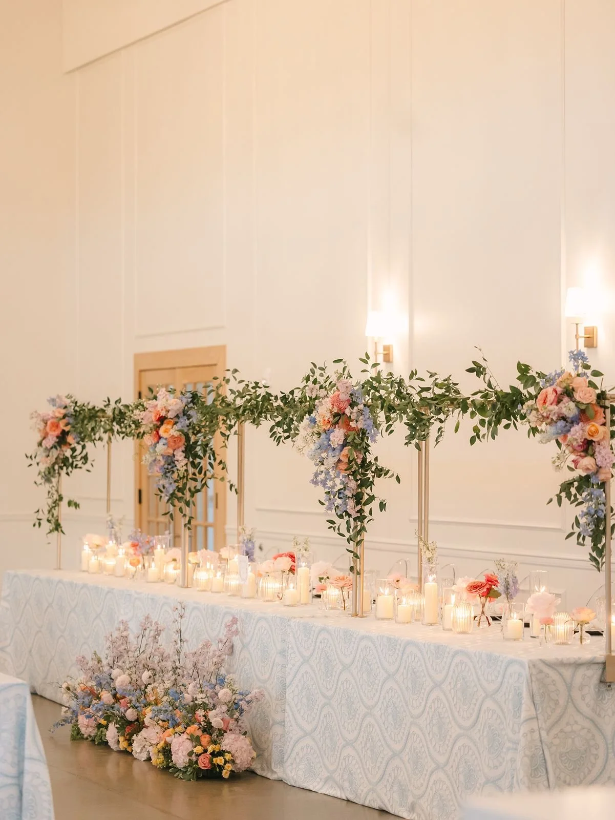 westwind-hills-wedding-head-table.jpg