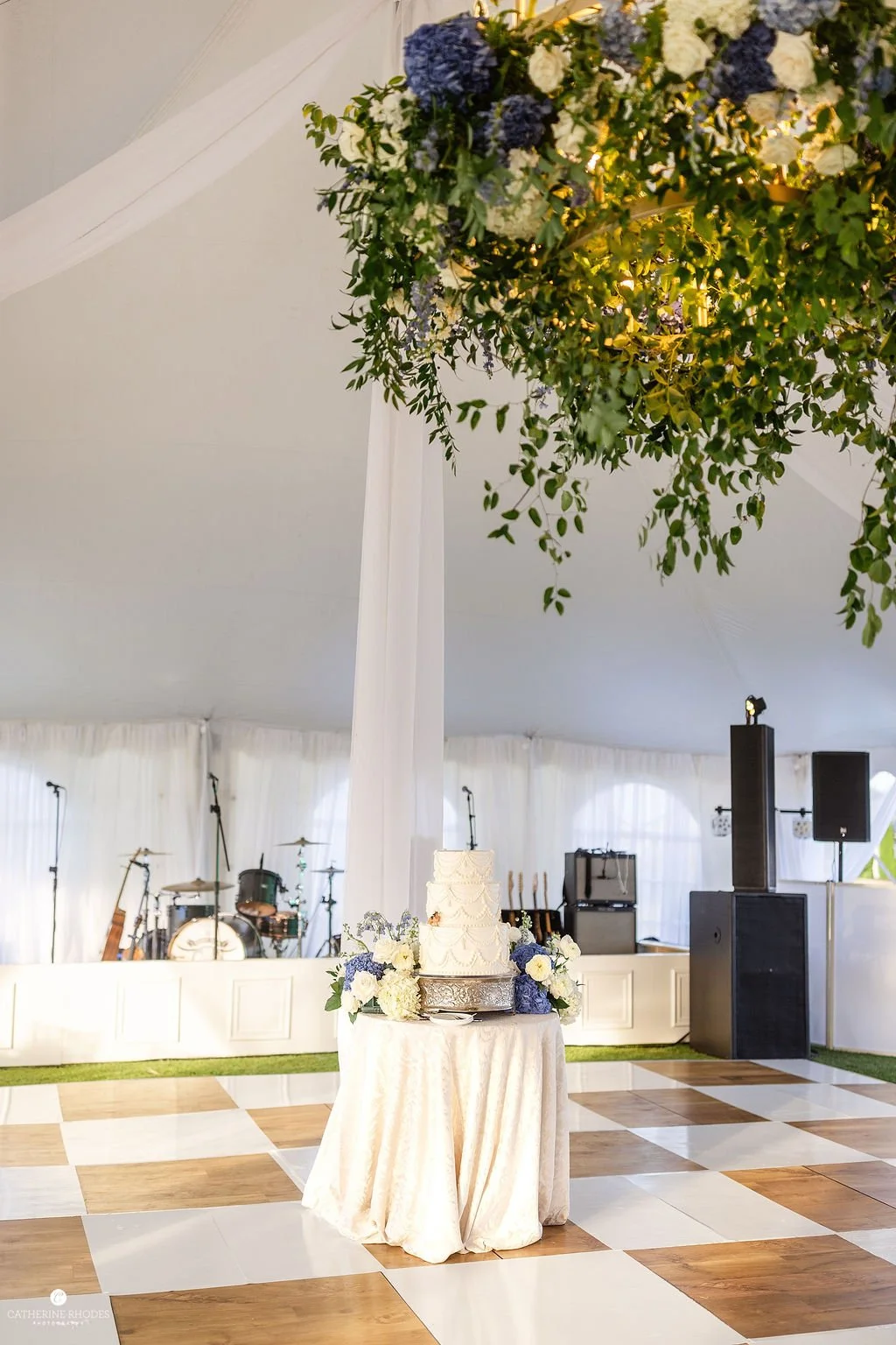 Wedding-Cake-Tented-Wedding-Reception-Missouri.jpg