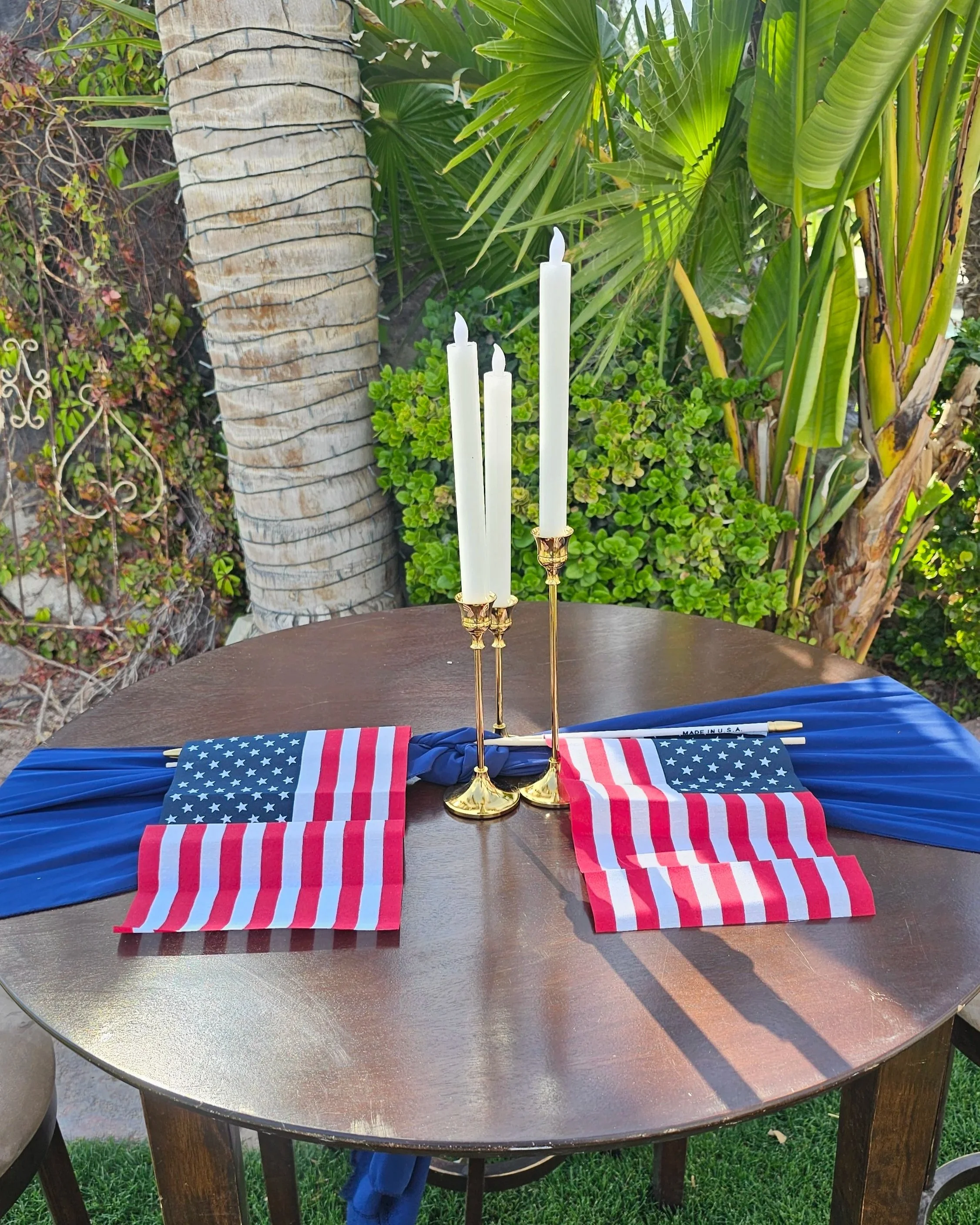 Patriotic corporate event table prepared for a company celebration at Villa de la Meza.