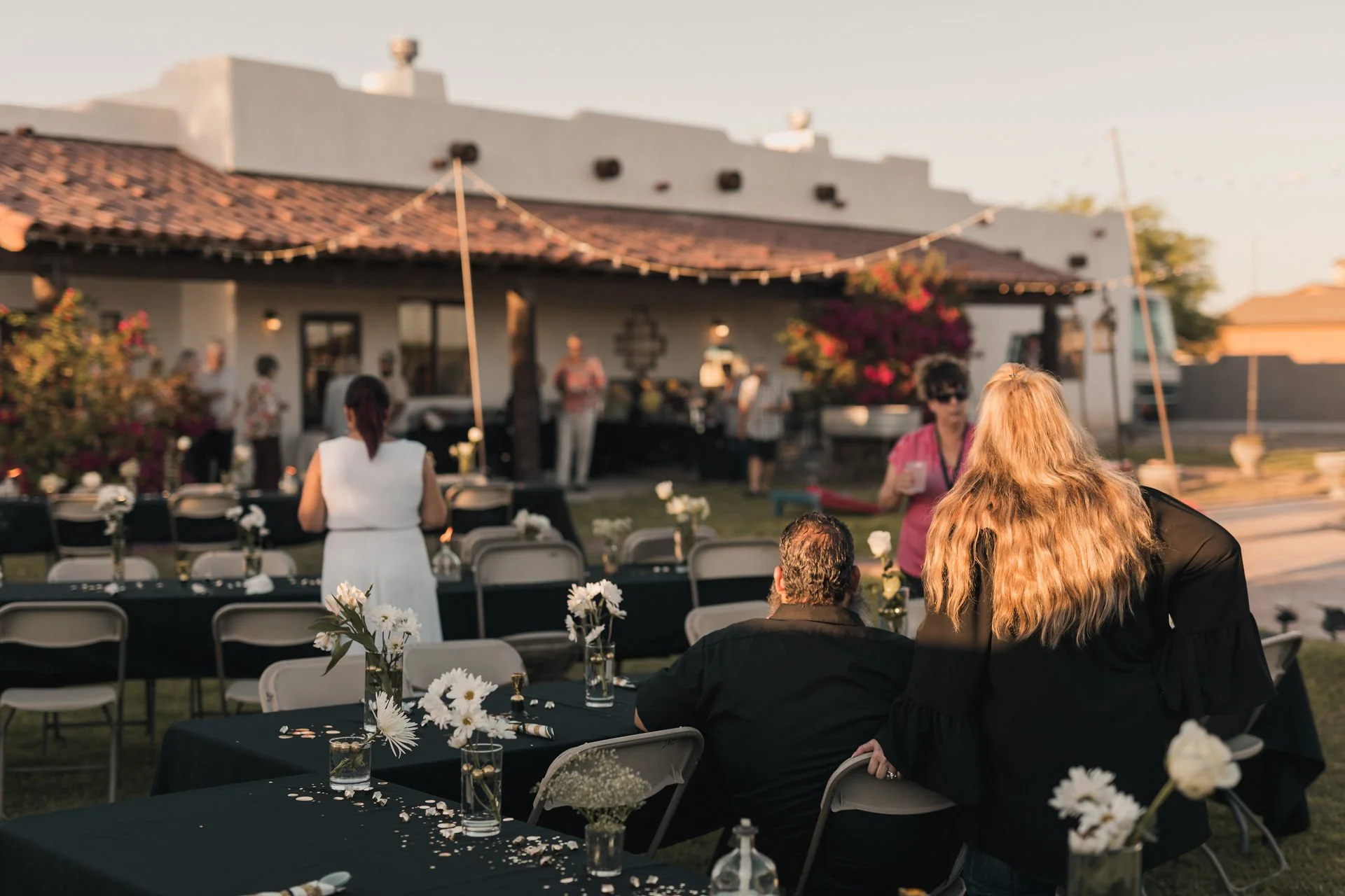 Business professionals networking during an outdoor corporate event at Villa de la Meza.