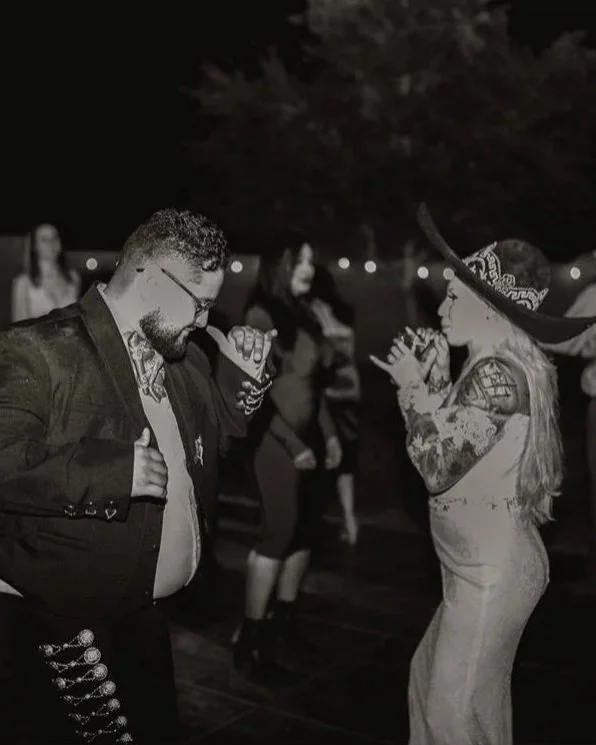 Guests enjoying music and dancing during an evening celebration at Villa de la Meza.