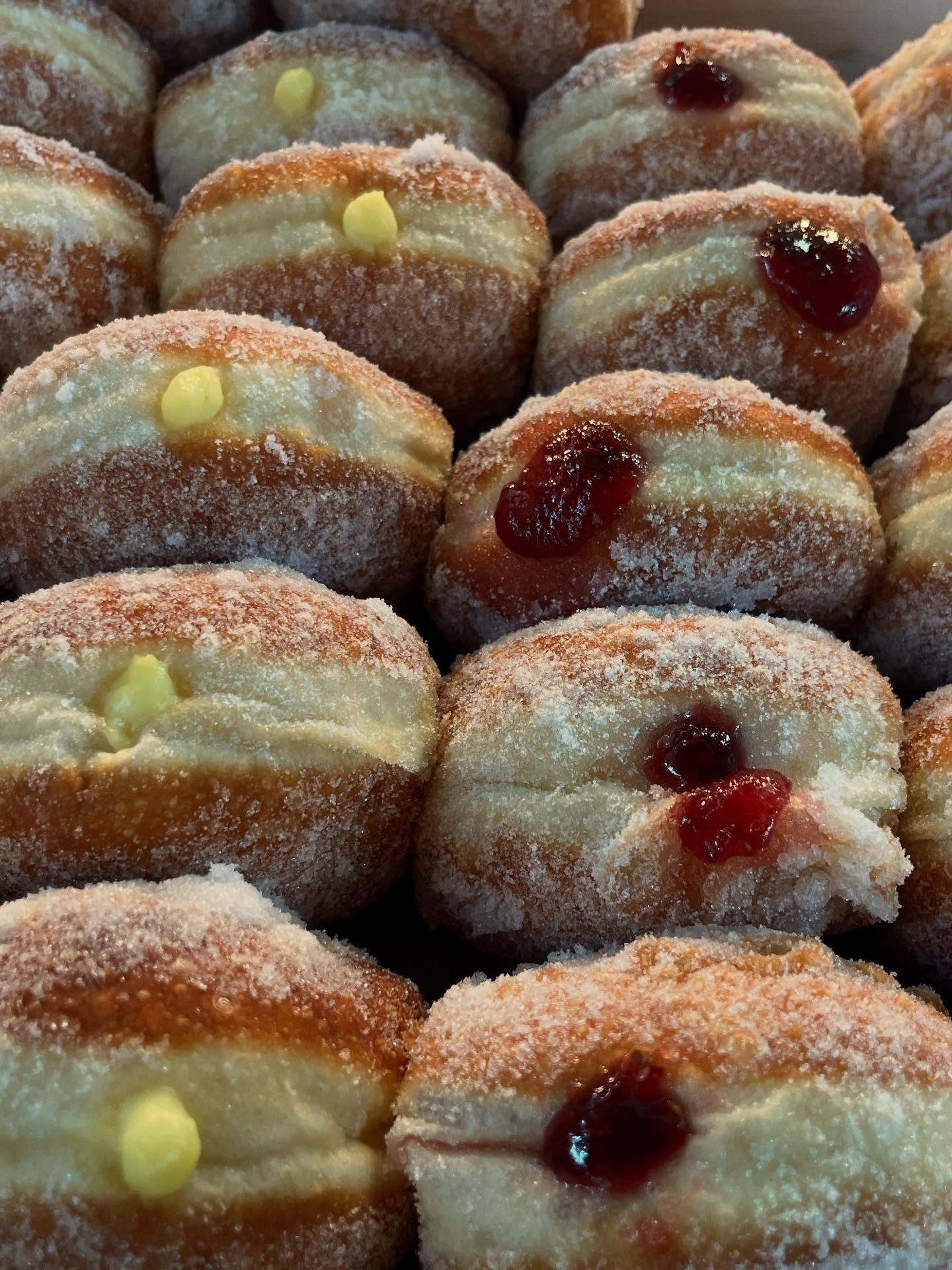 Homemade Donuts, sunshine, and splash zones &mdash; Sunny weekend  sorted! @thehubvictoriapark 

#summervibes☀️ #homemadecake🎂 #eastlondonlife #eastlondoncakes #eastlondondogs #homemadefood #