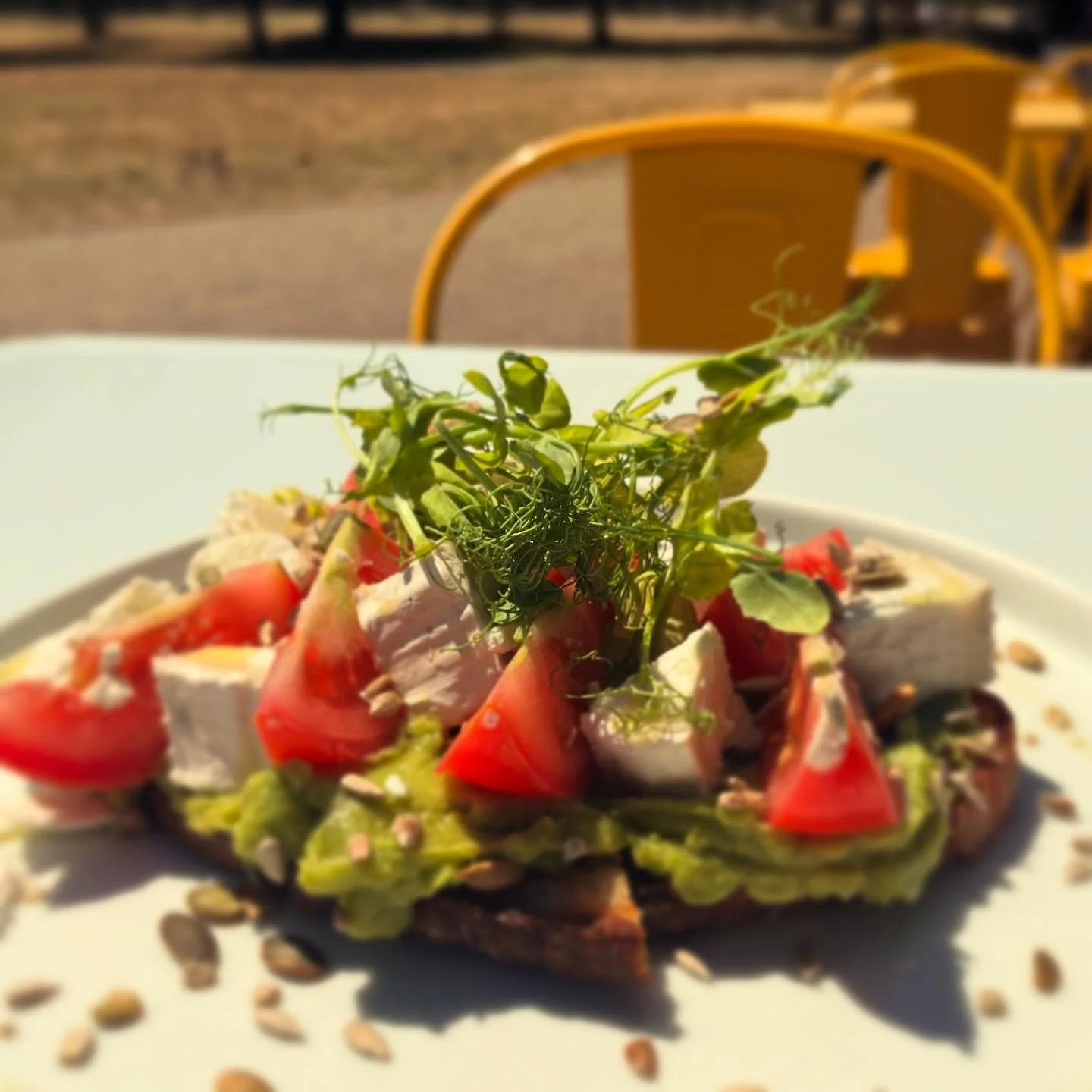 🥑✨ Smashed avo dreams come true 💚
Creamy goat cheese, juicy tomatoes &amp; crusty sourdough = perfection on a plate.

Simple.Fresh.Obsessed.

@thehubvictoriapark 

#BrunchGoals #AvocadoToast #GoatCheeseLove #homemade #SourdoughHeaven #victoriaparkl