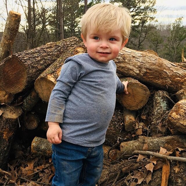 One more month &amp; he&rsquo;s 2! Oh how we love you, Wyatt Gene! 💙 #kingsriverdoodles #babyboy #almosttwo #baby #mybabyboy #futurelumberjack #sundayfunday