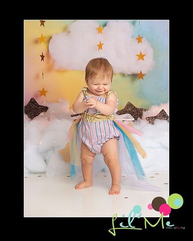 That look on your face when you realize it&rsquo;s Friday... #babyphotography #firstbirthday #baby #babyportraits #lilmephotography