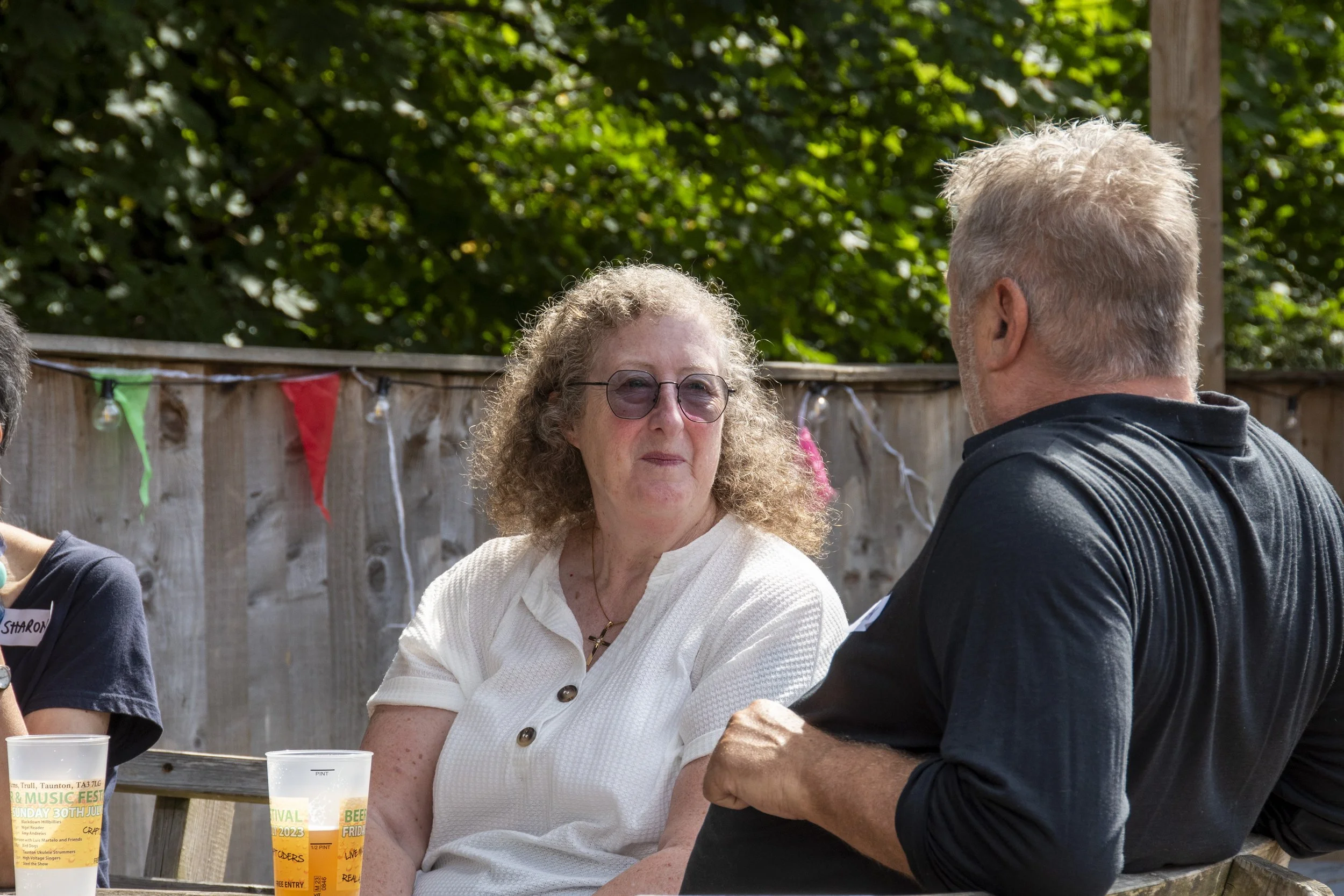 Jacki and Dean deep in conversation