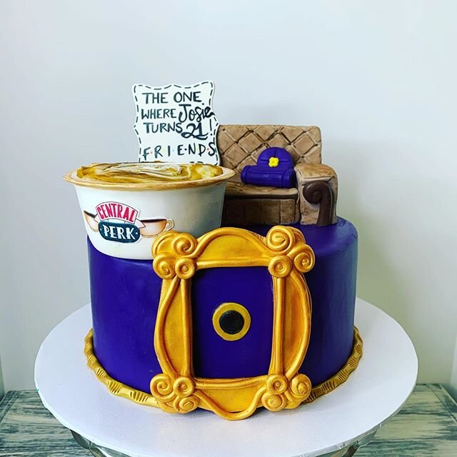 FRIENDS fans!  Nothing like an edible cup of coffee and some iconic set pieces.  #theonewherejosieturns20 #friendscakes #satinicecakes @dreamstorealitycakes
