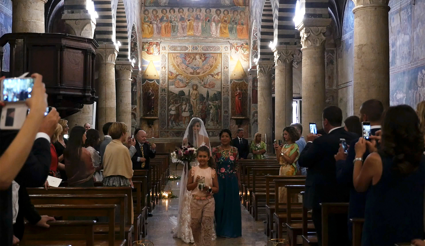 wedding-in-san-gimignano-bride-church.jpg