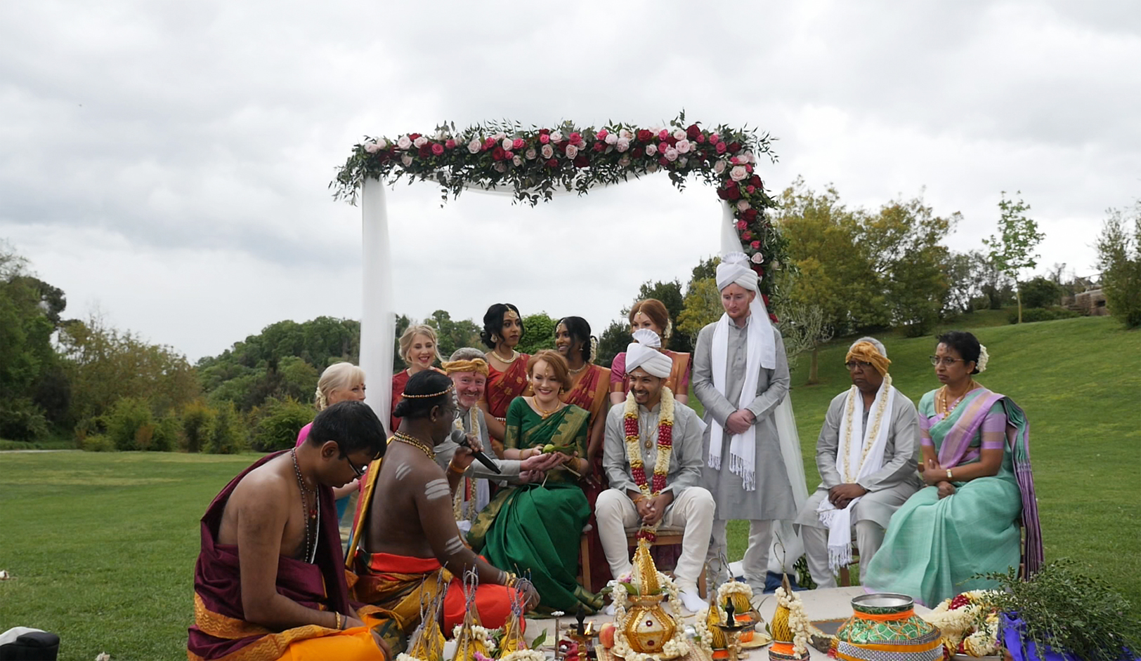 matrimonio-indiano-sposa-sposo-cerimonia-borgo-di-tragliata.jpg