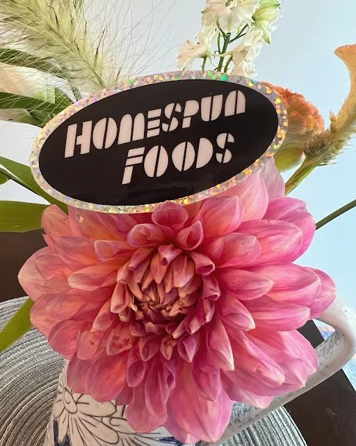 >> LOCAL'S LUNCH EVERY MONDAY <<