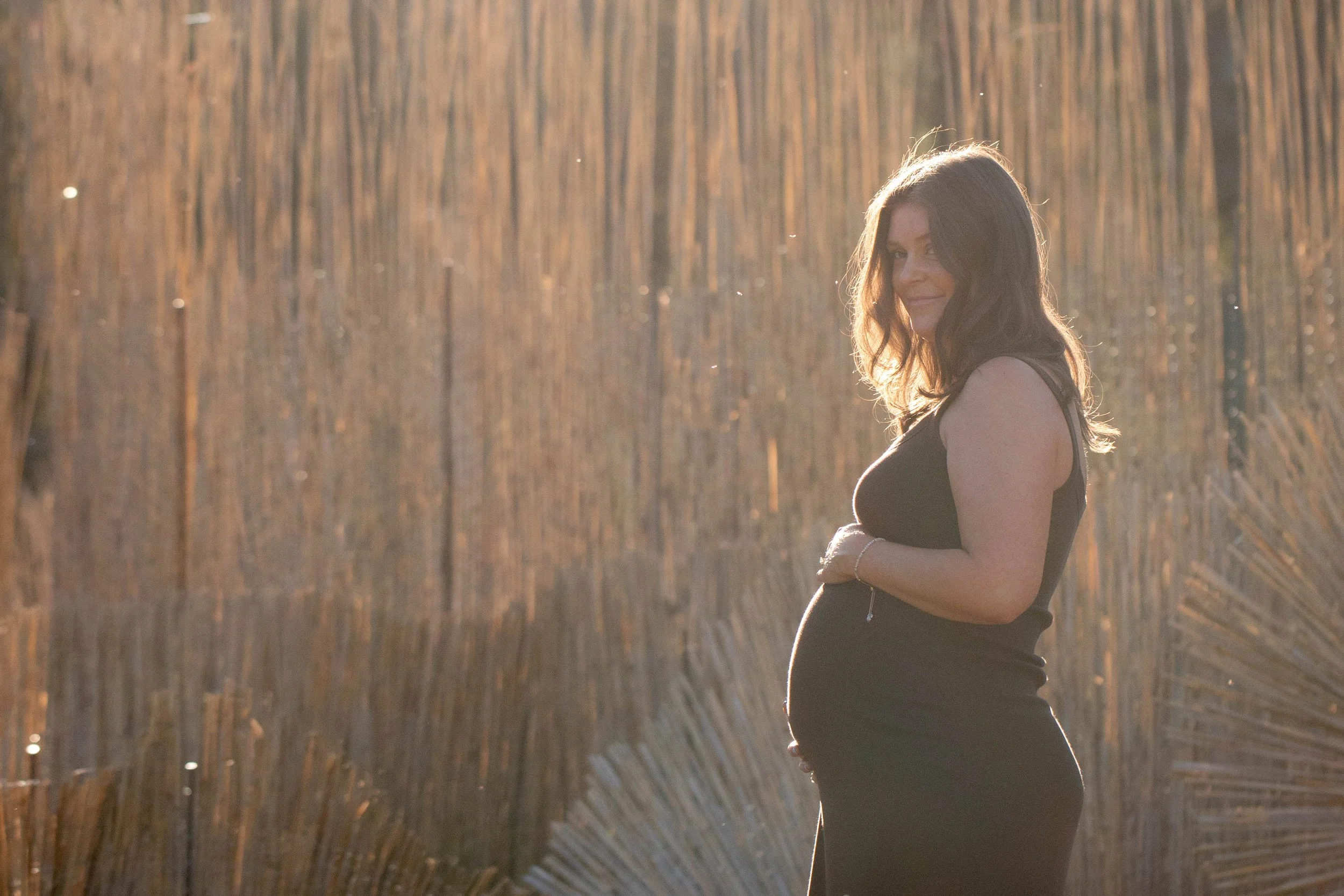 Spring Maternity Photos In Vermont: Pose &amp; Outfit Inspo