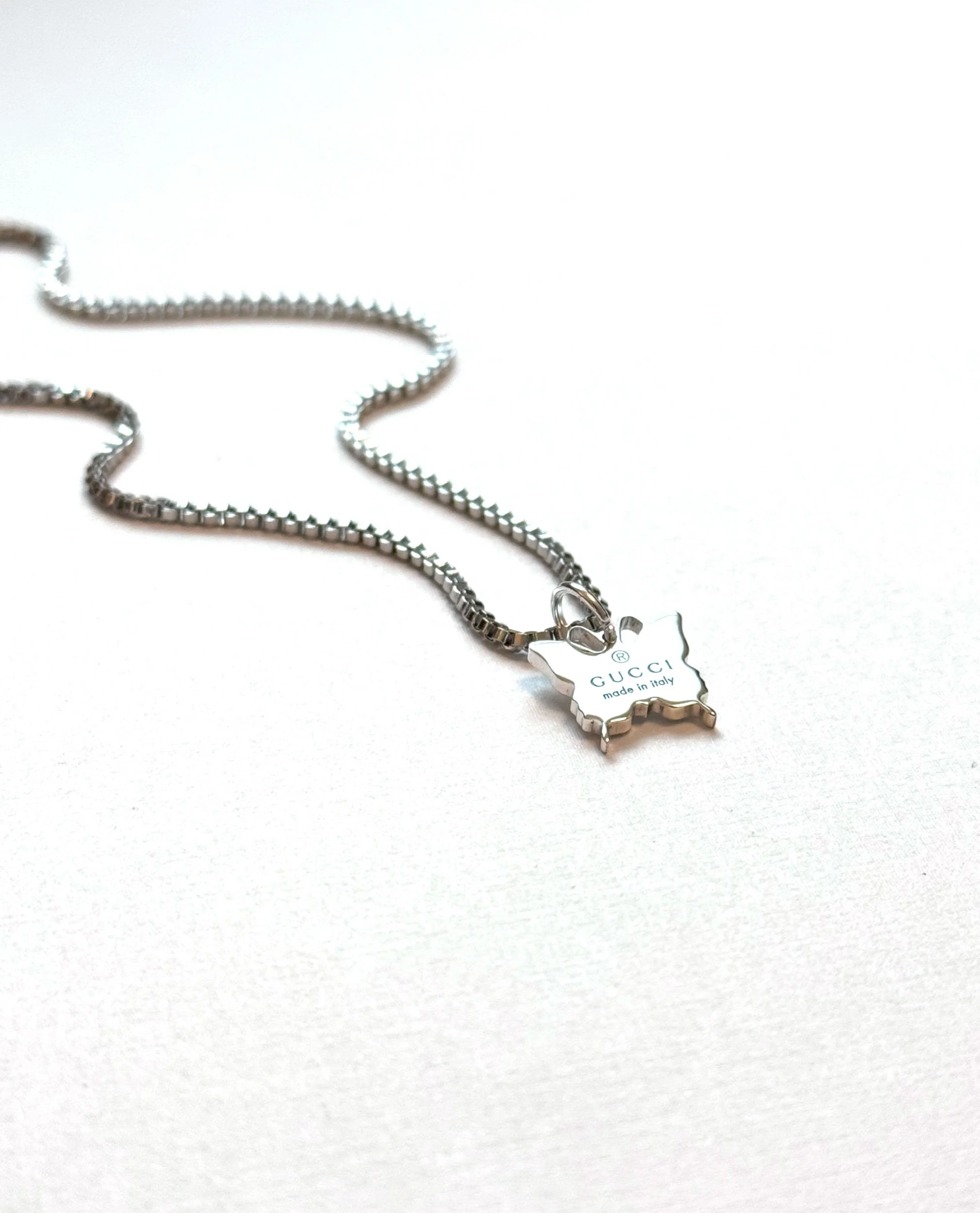 GUCCI バタフライ シルバー925 ネックレス Gucci .925 Silver Butterfly Pendant on Chain/Necklace — AA