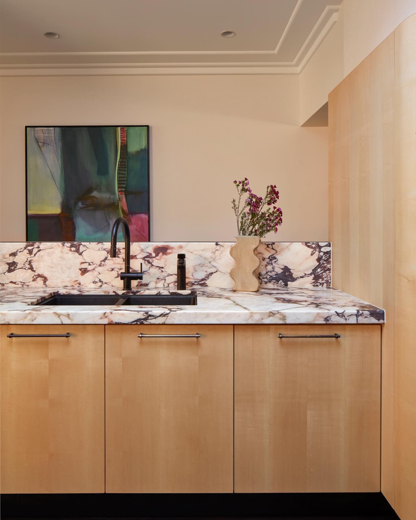 Rich Calacatta Viola marble bench top adds pops of colour and decadence to this renovation in Claremont&hellip;
Interior Design | @arentpykestudio 
@the_henry_project 
Photography | @jack.lovel 
Stylist | @amycollinswalker