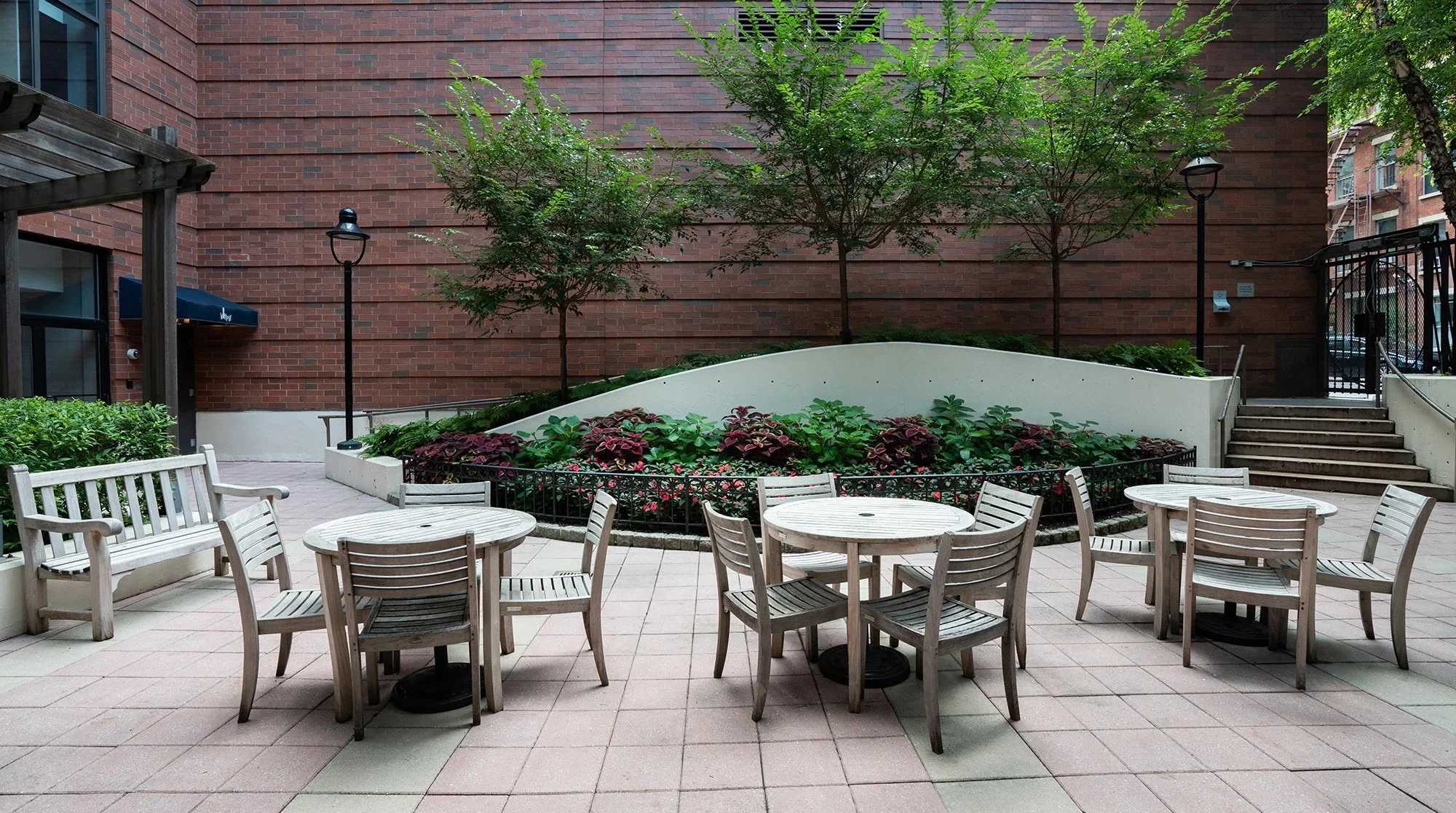 Exterior.Back-Yard.Photo.Studio-02.jpg