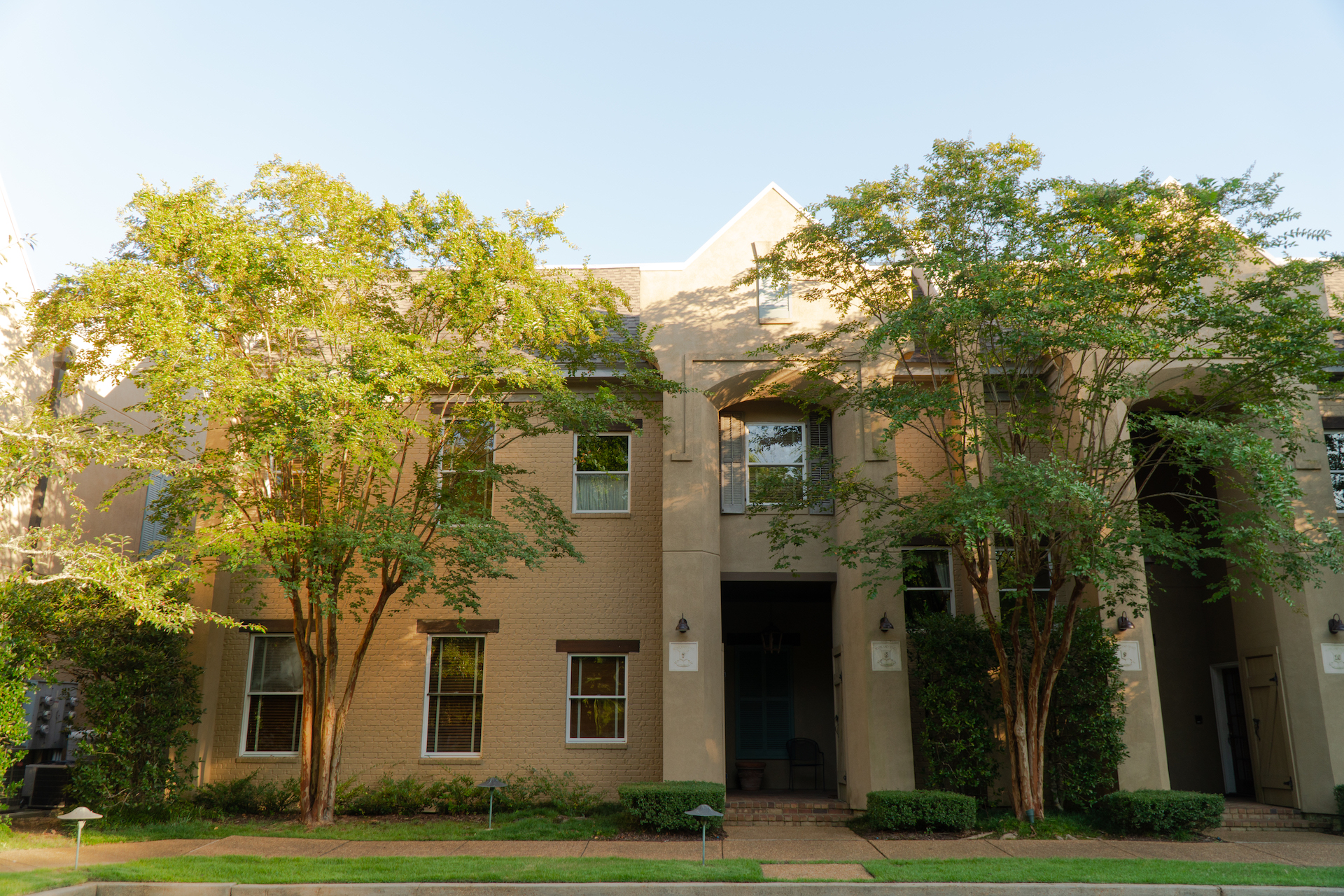Scotland Yard Condos — Old Waverly