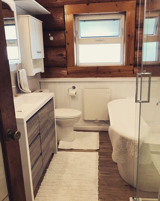 I love adding more into a small space and yet making it feel bigger! 👌🏽After/during/before shots of a little bathroom reno. Layout is key! 😁 #bathroomrenovation #loghome #loghomebathroom #bathroomdesign #soakertub #timetosoak