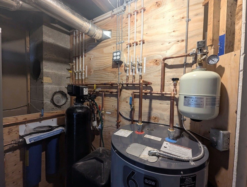 New Year, New Plumbing? 🎉
Check out this incredible before &amp; after! 😮
Ready to upgrade your pipes in the new year?
Book now and start fresh with our expert plumbers 👨&zwj;🔧