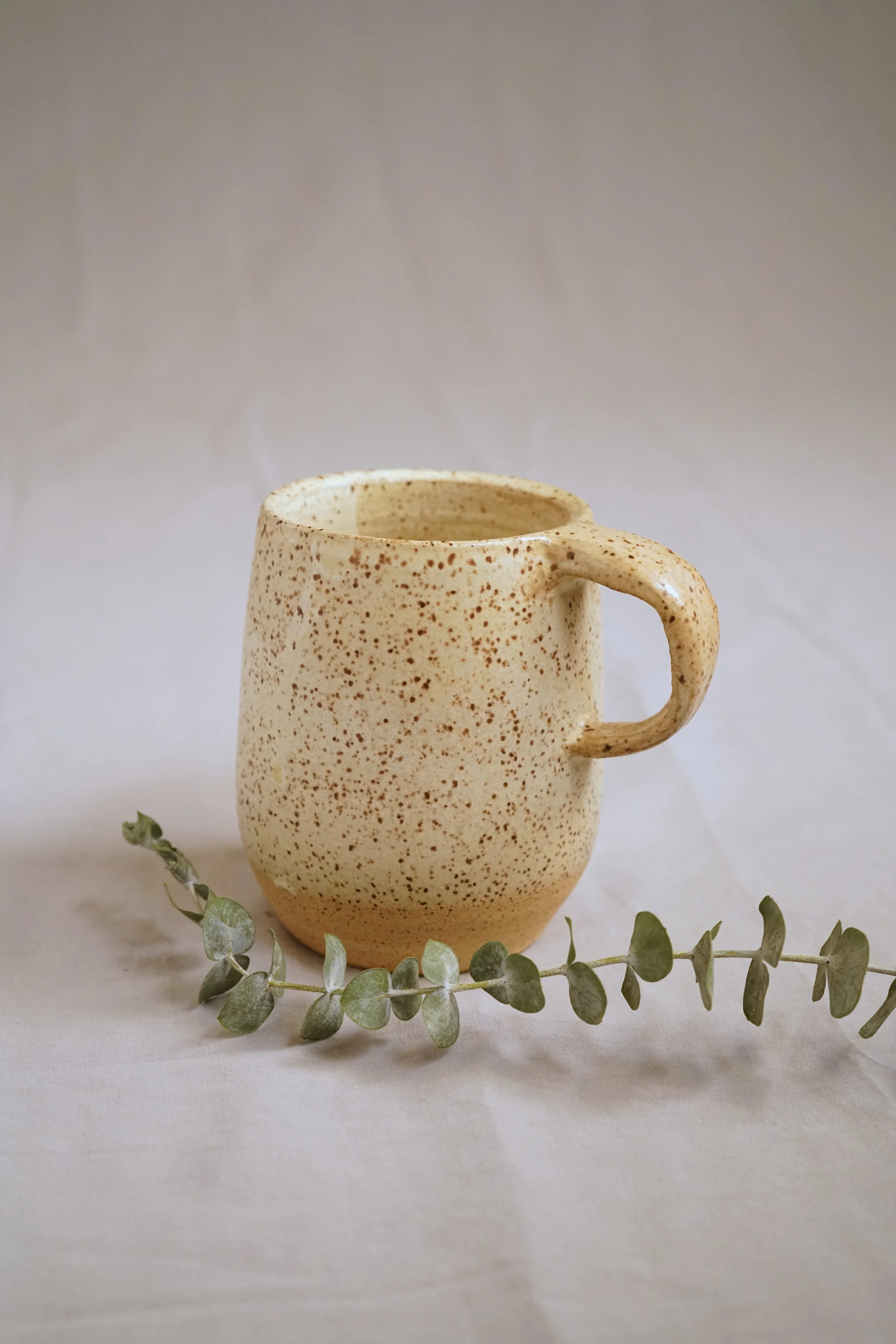 Dewdrop Mug in Oatmeal Matte