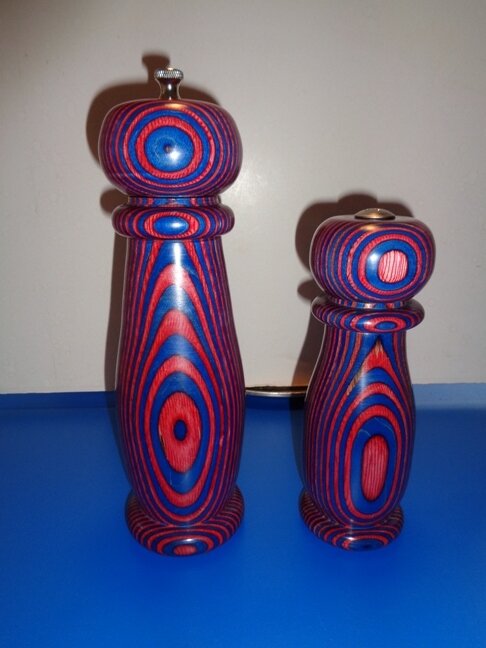  Vern DanielsenBlue and Red Color Wood Pepper Mill and Salt Shaker. 