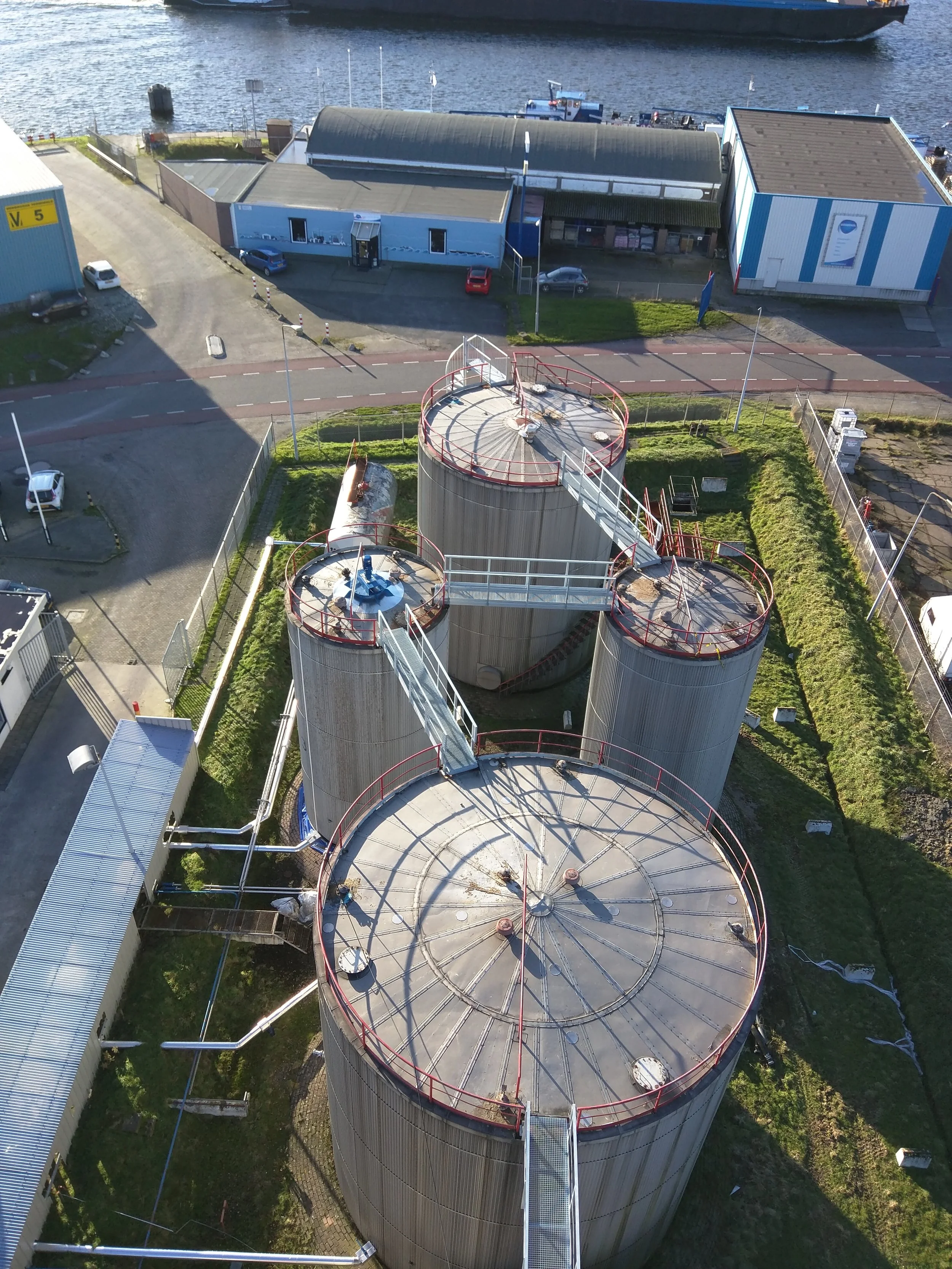2016-tank-installation.jpg