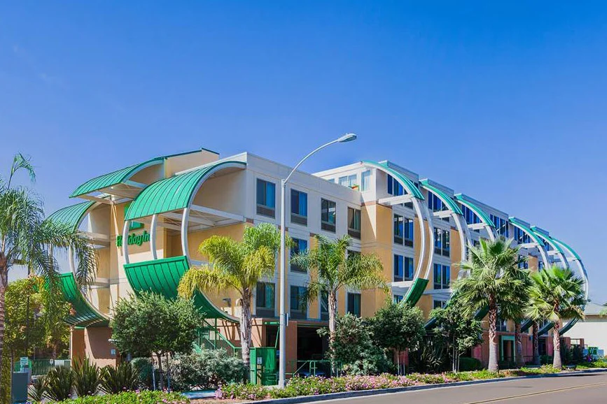 Holiday-Inn-Oceanside-Marina-Camp-Pendleton-Area-1.jpg