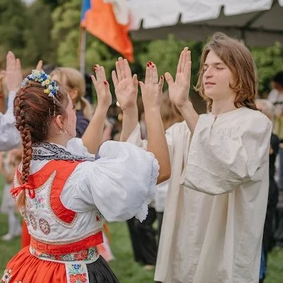 Dancers-HandsClap.jpg
