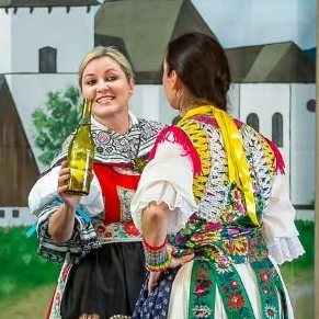 Karicka-CloseUp-square.png