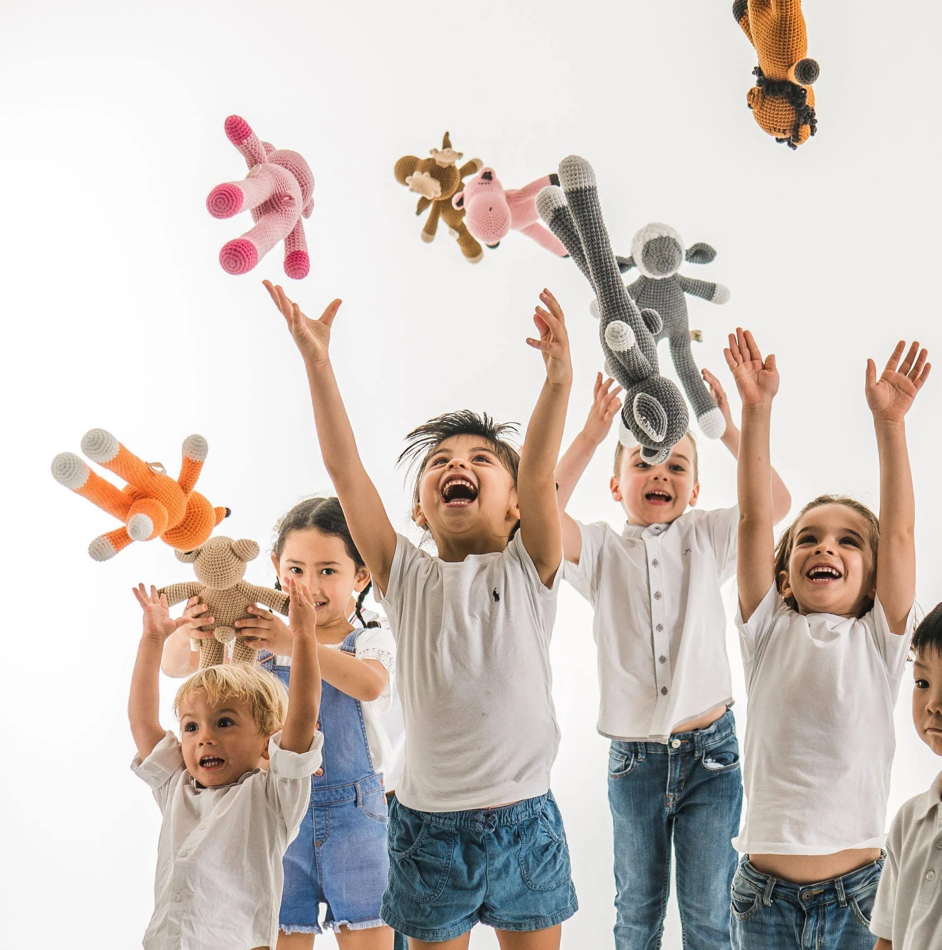 Cambodia Knits - Helping disadvantaged families with education and income from knitted products! Donate or buy a gift for yourself and your loved ones :)