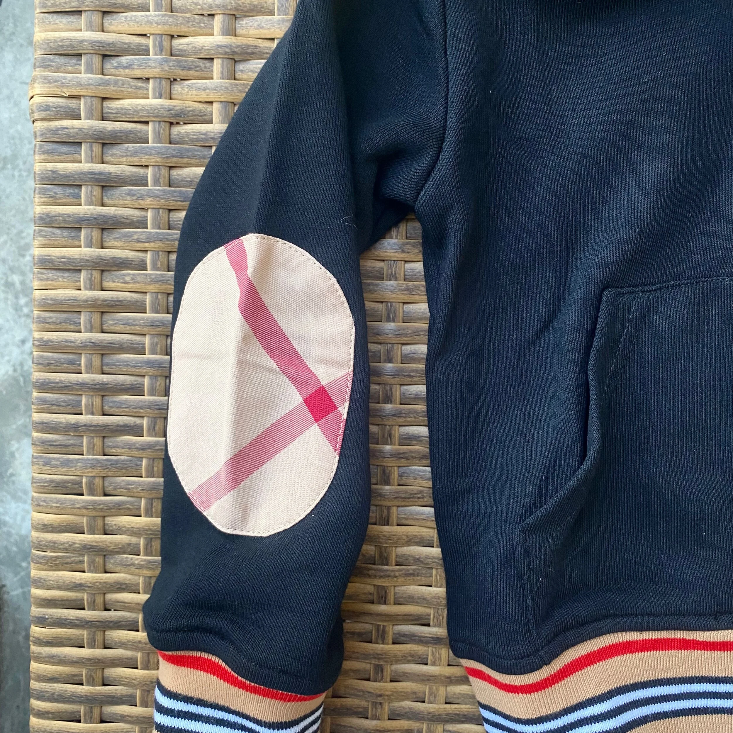 B2E62BA1-3BFD-449C-A6B4-0493533E74DD