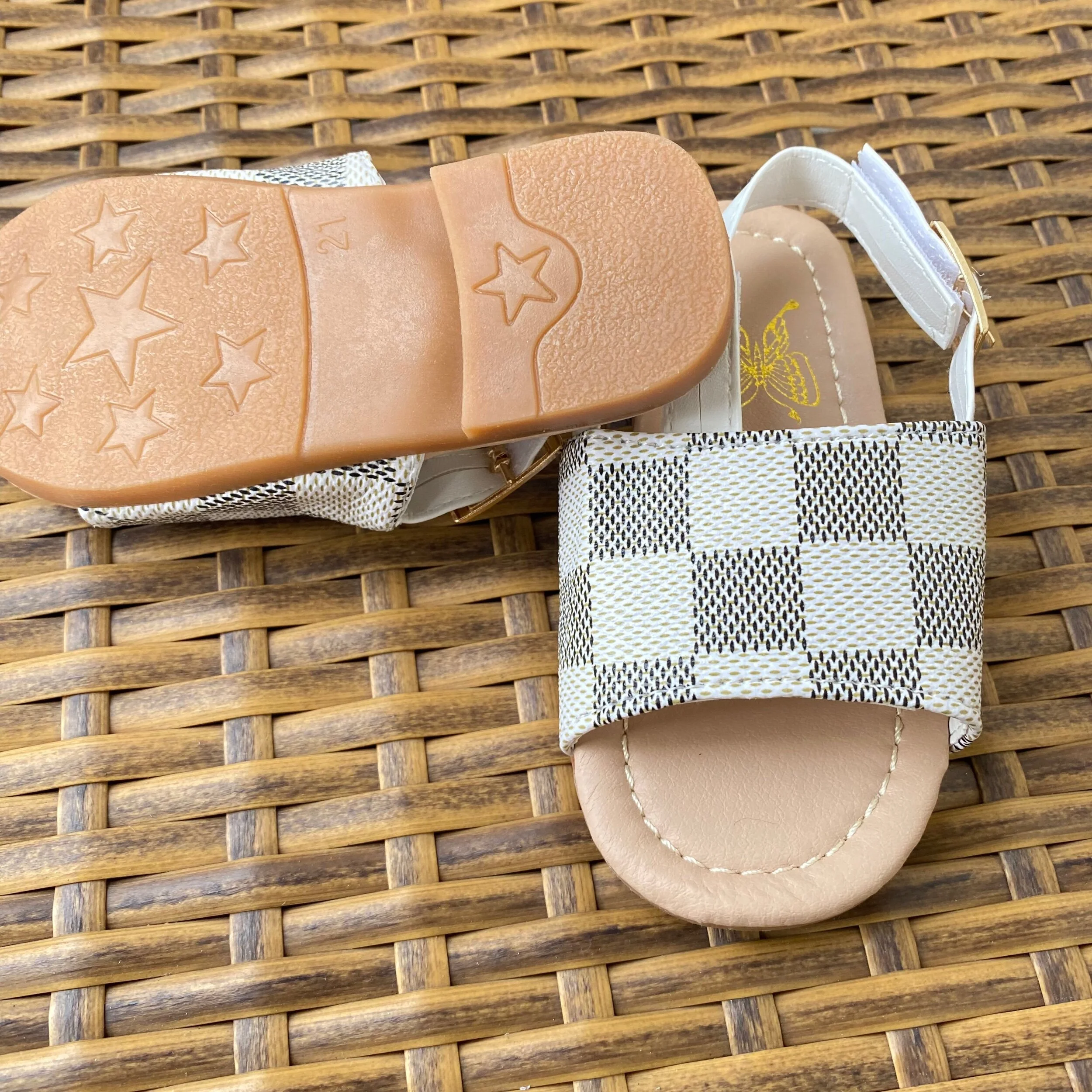 10DF0206-A126-4A1C-BF1D-D300FF995F2B