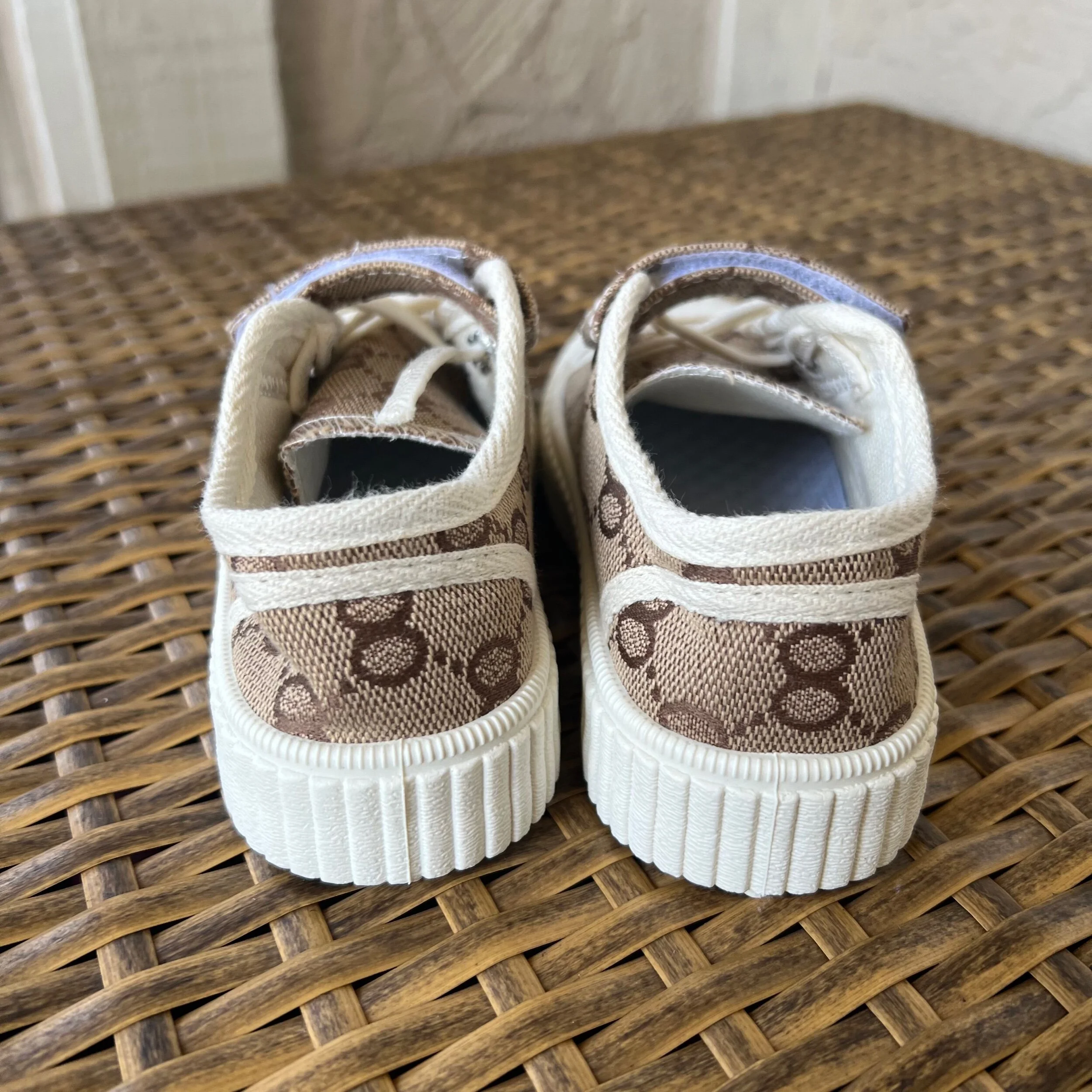 88D9222F-D4B7-40C6-BA77-96DF353BD0F0