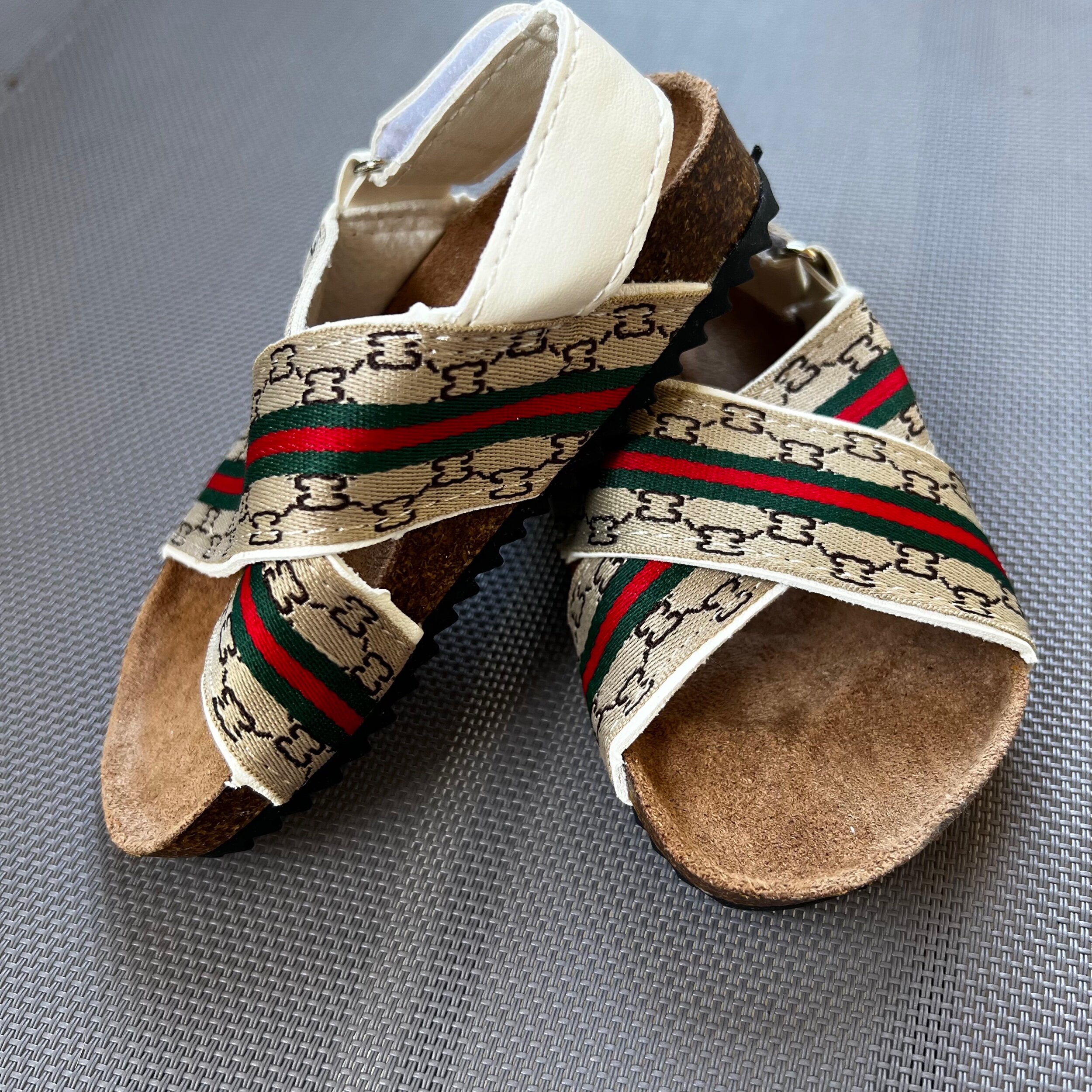 9A29C831-E406-4774-A3F6-8F326C39AF41