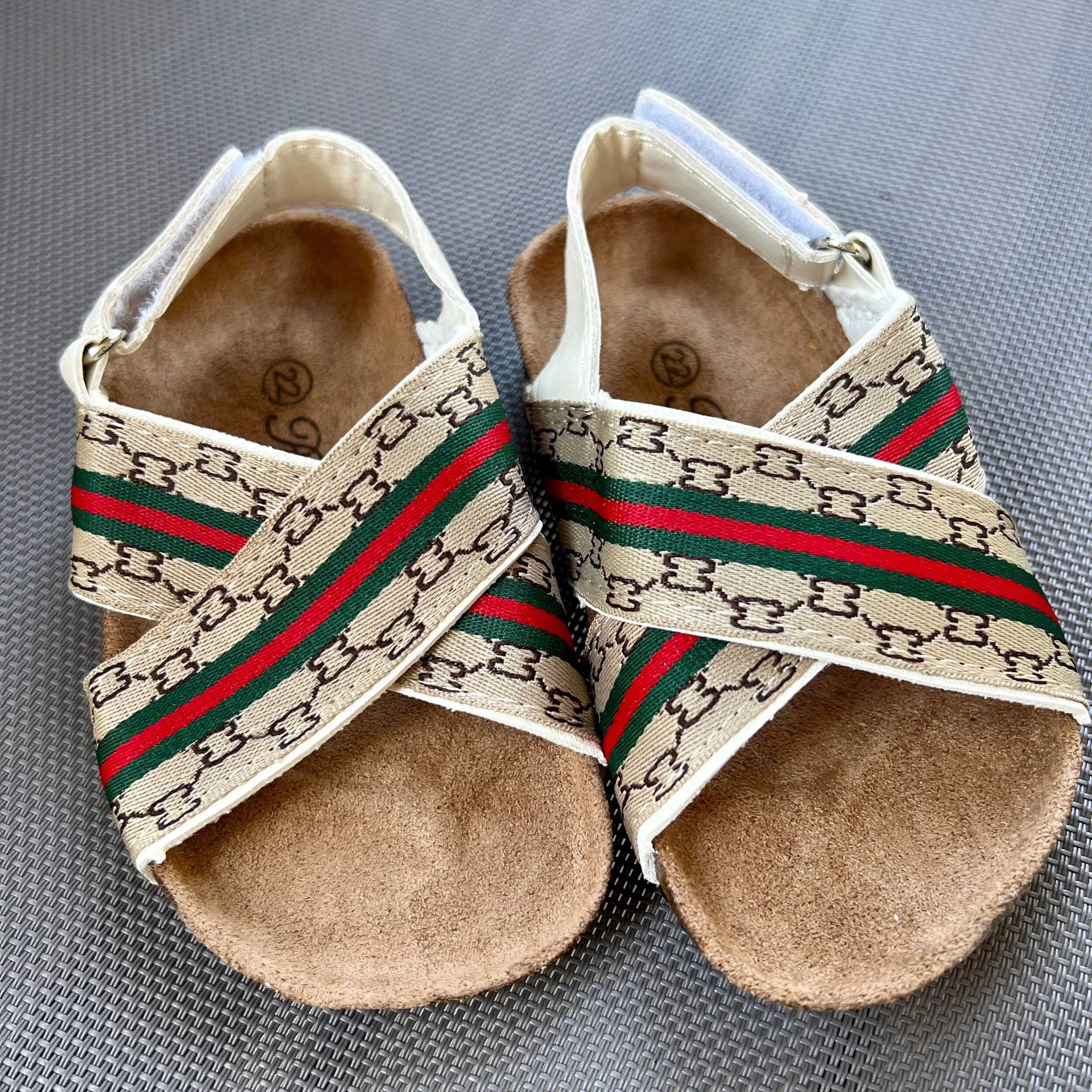 8FE93BC5-C6D1-4841-BB85-64DD1E48A1D1