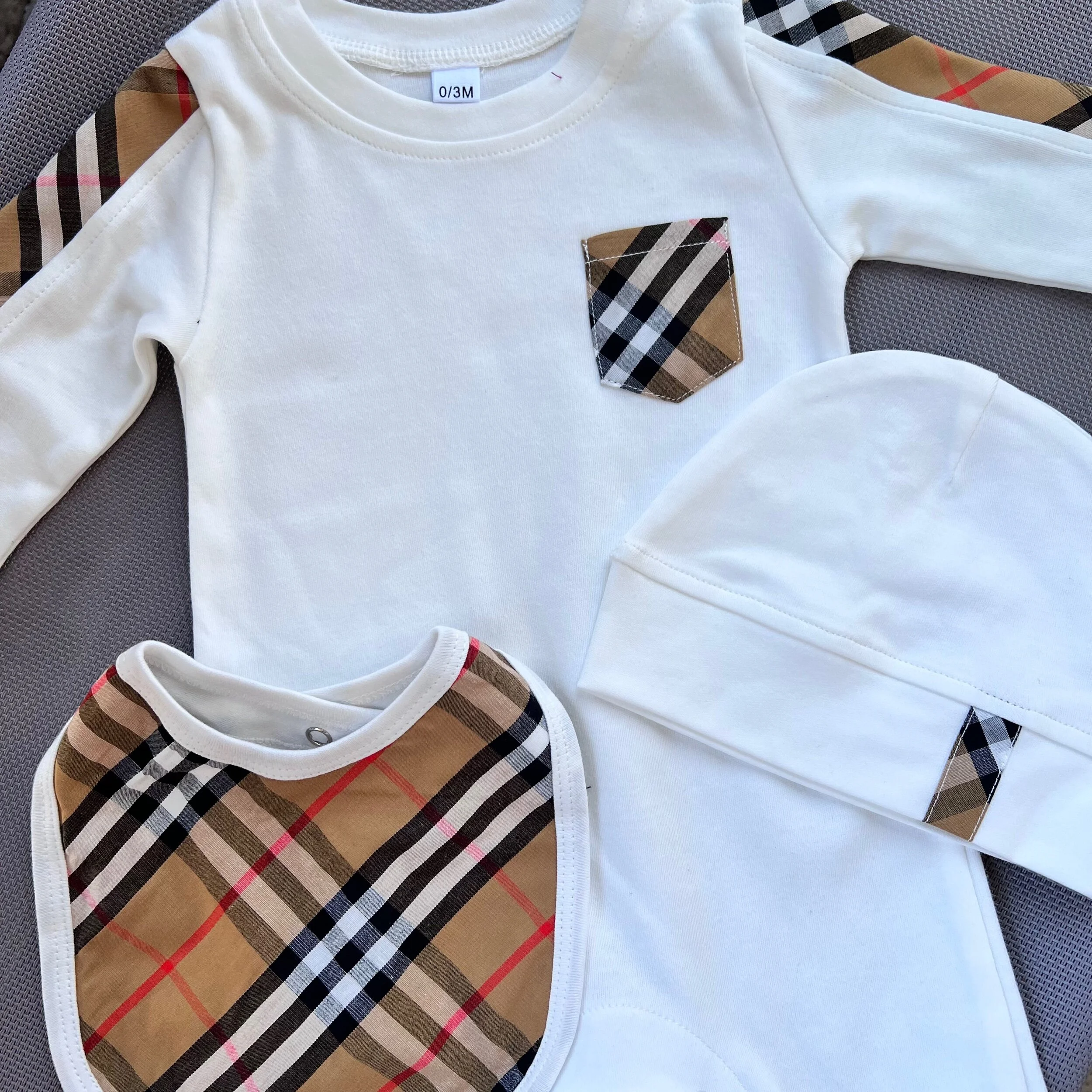 0E68E3A1-EF2A-47AA-B38D-2D54E0C6A6C1