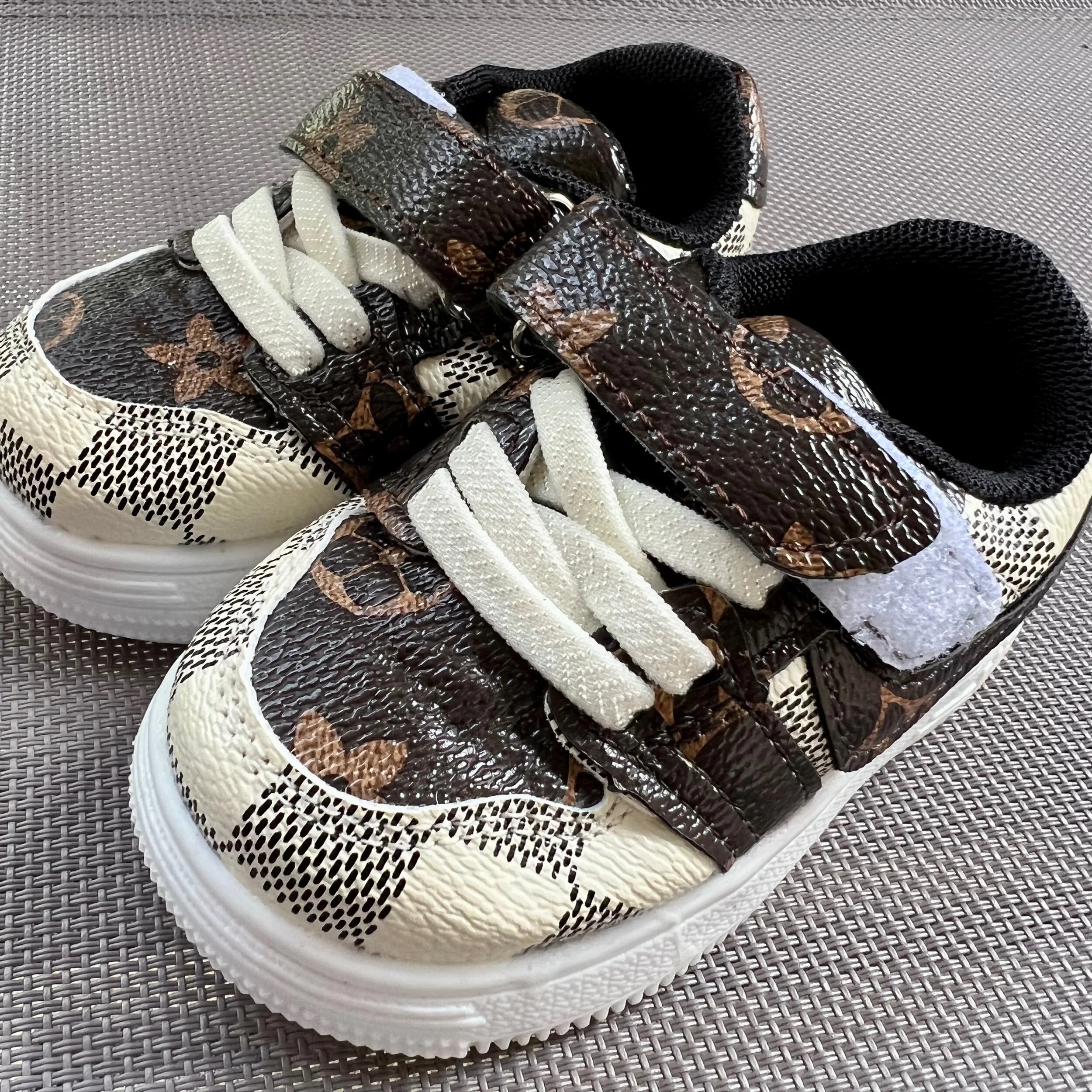 D8037E5F-99E3-4BF1-A9B7-403DCE8AABE5