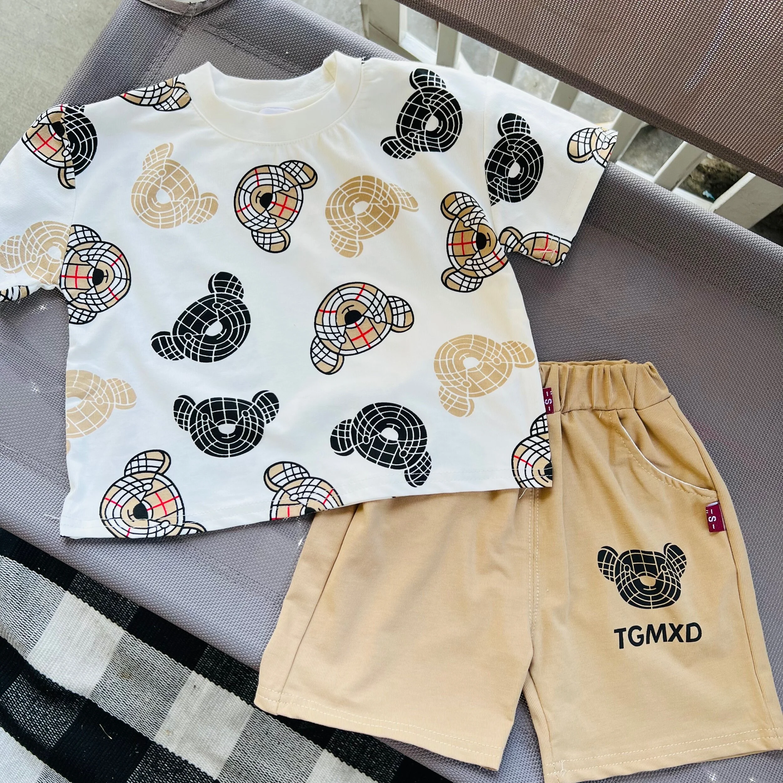 8D4AB500-3CE4-4A15-A953-613A687B6193