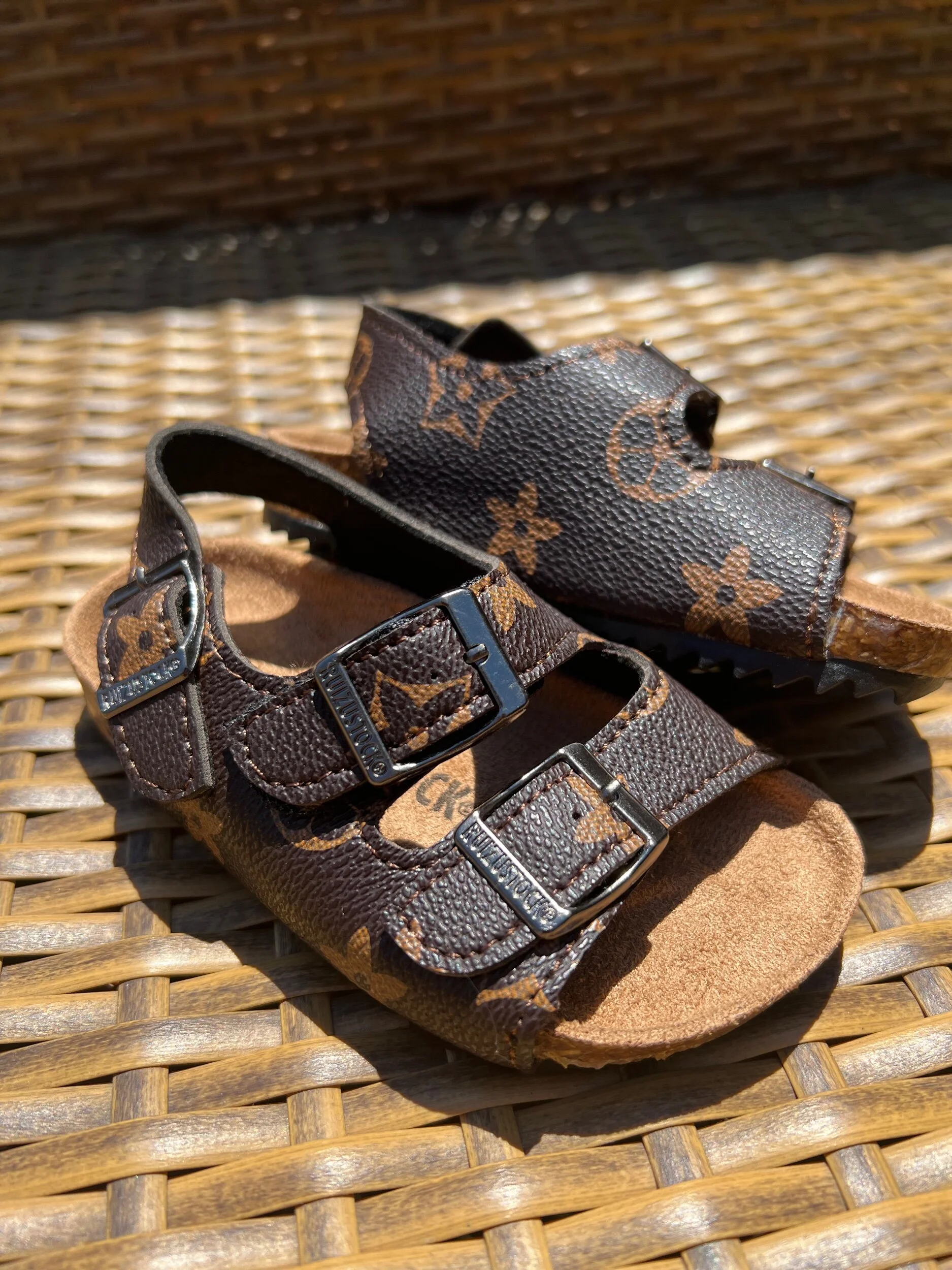 423D7004-B331-400A-BF2C-EC482B8172EB