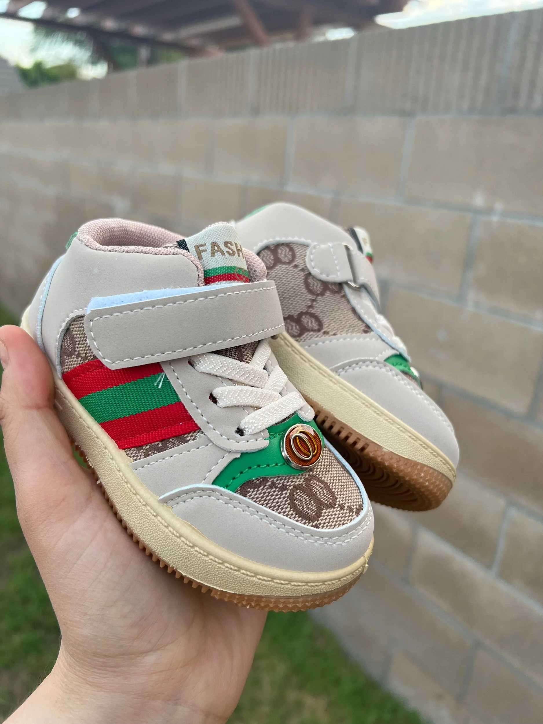 1335D739-1663-4D73-8E4D-86FC4AEBF211