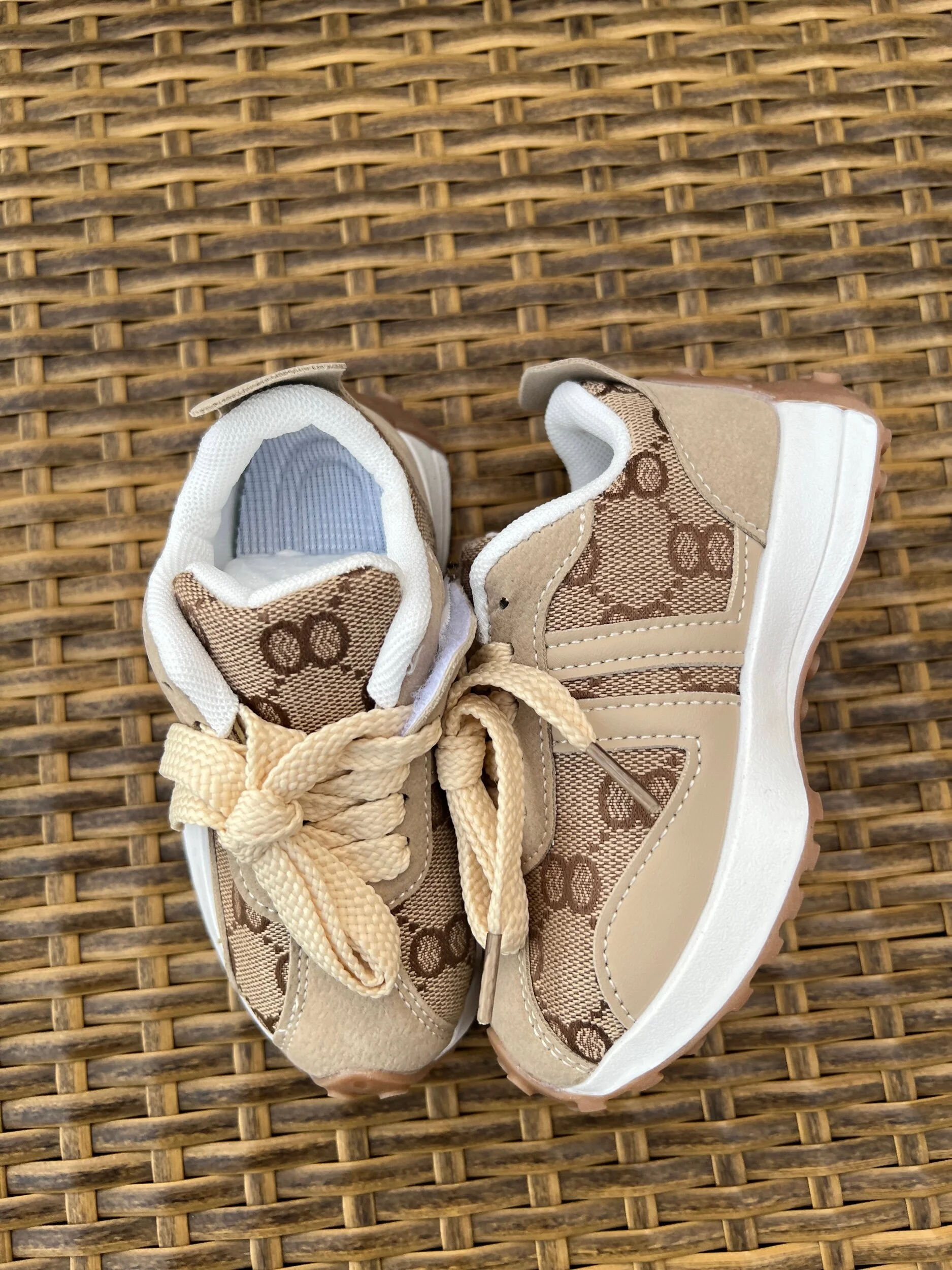 18E22EC1-42E3-4407-82AA-9DCADB9B4169