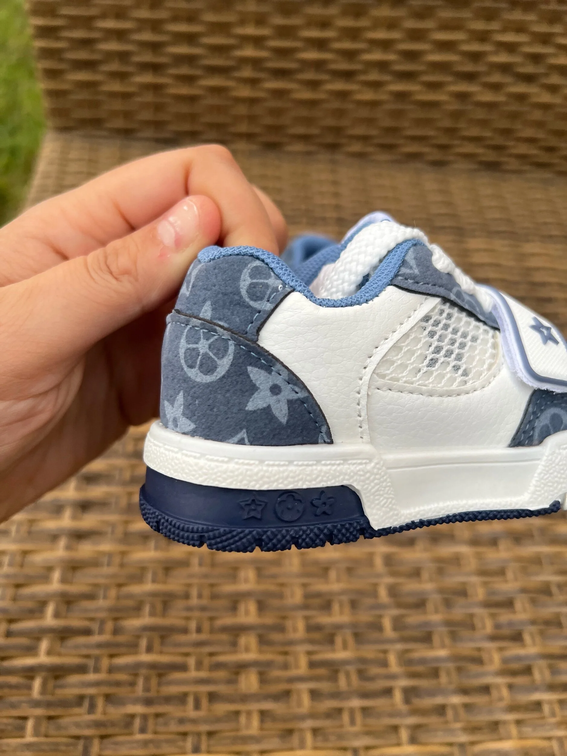 04A87E96-468D-41FE-83AA-9C91AF59161C